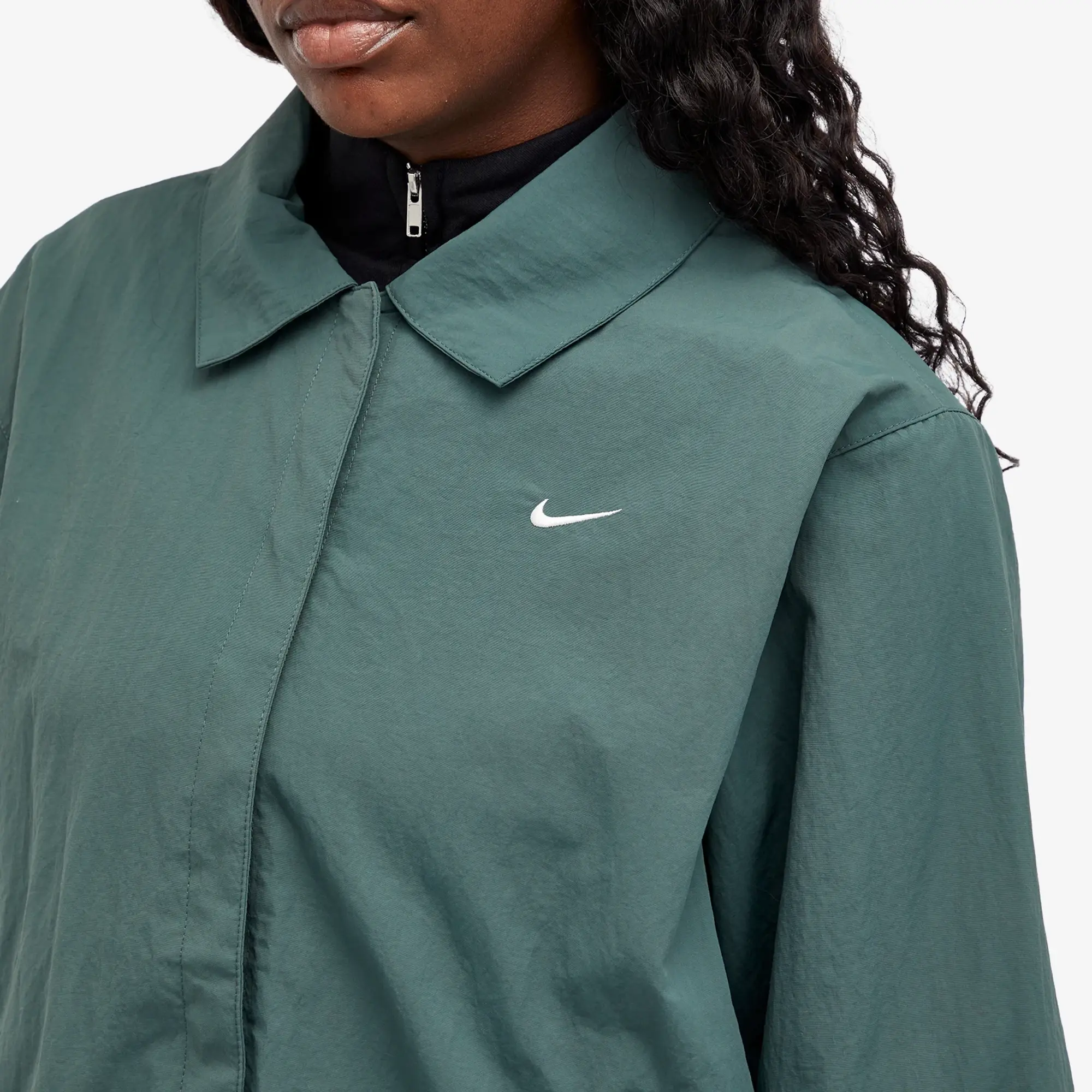 Nike Women's Essential Woven Coach Jacket Green/White
