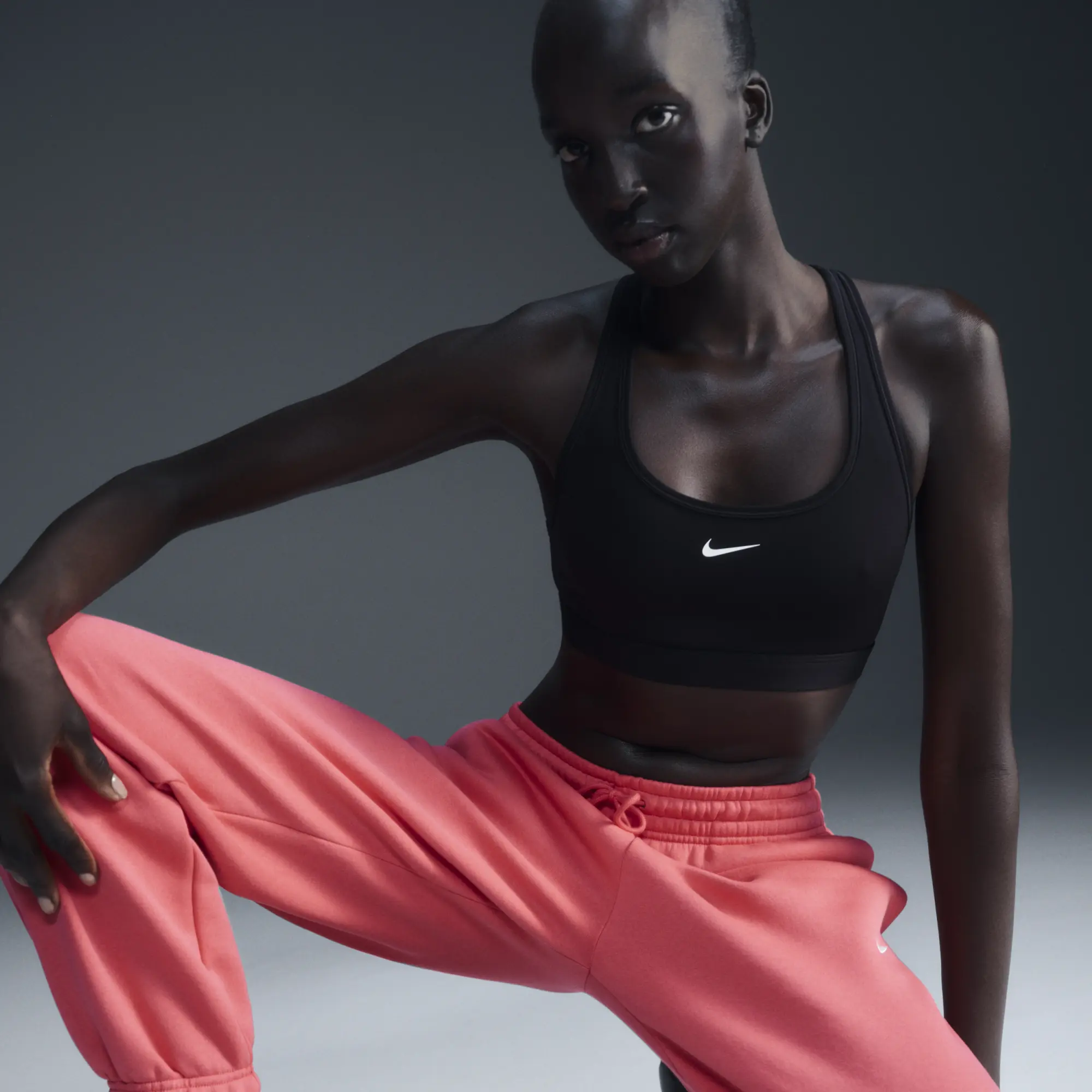Nike Swoosh Light-Support Women's Non-Padded Sports Bra - Black - Polyester/Elastane