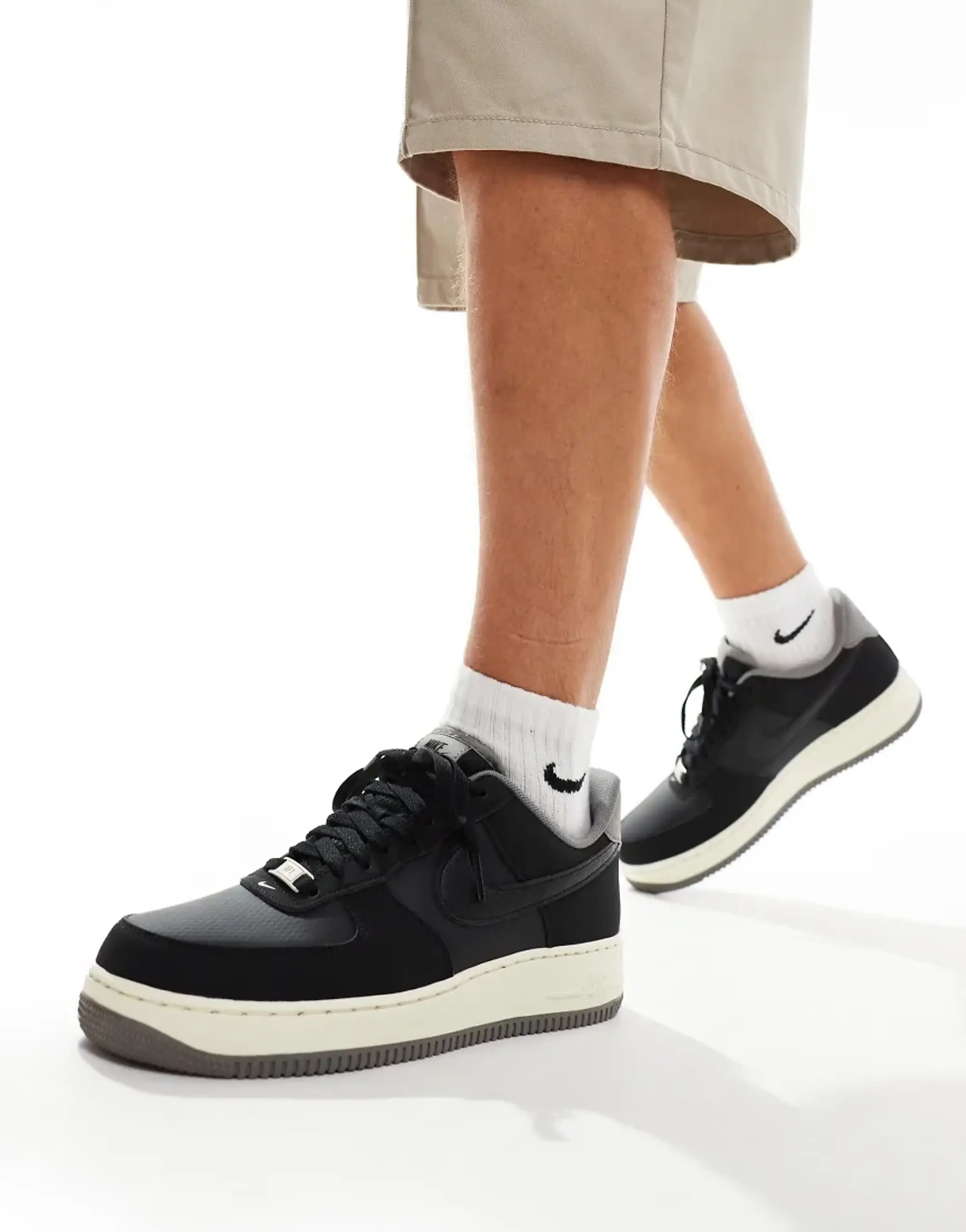 Nike Air Force 1 '07 Lv8 Winter Trainers In Black And Grey