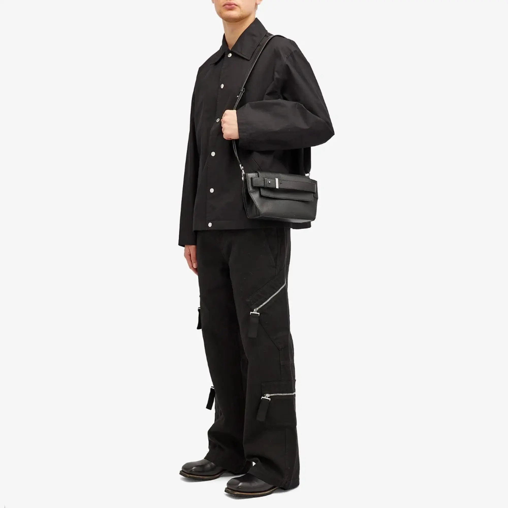 JACQUEMUS｜ (Le messenger Capri (246BA378 3206 990)) Jacquemus Le Messenger Capri Bag | Black | FARFETCH