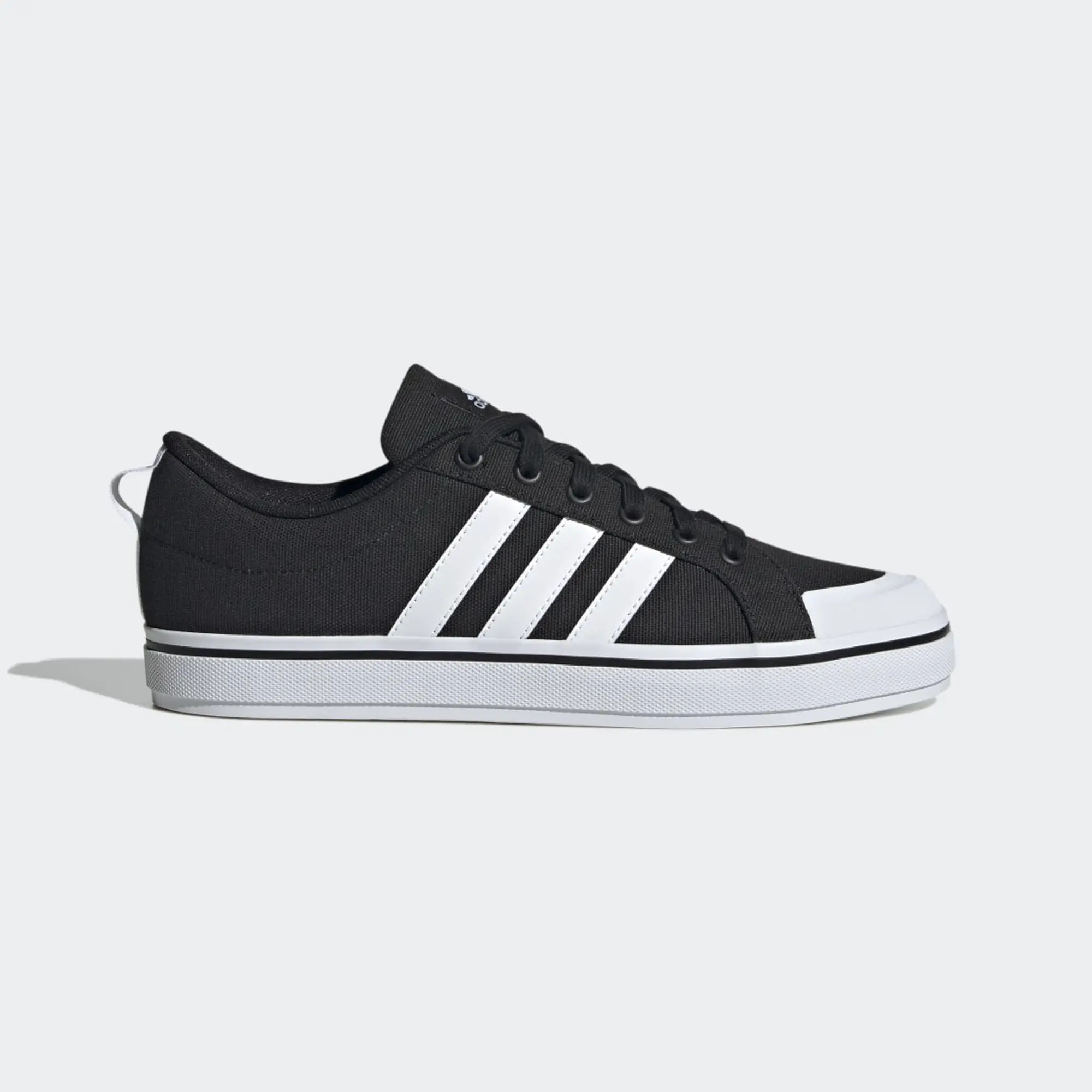 adidas  BRAVADA 2.0  men's Shoes (Trainers) in Black