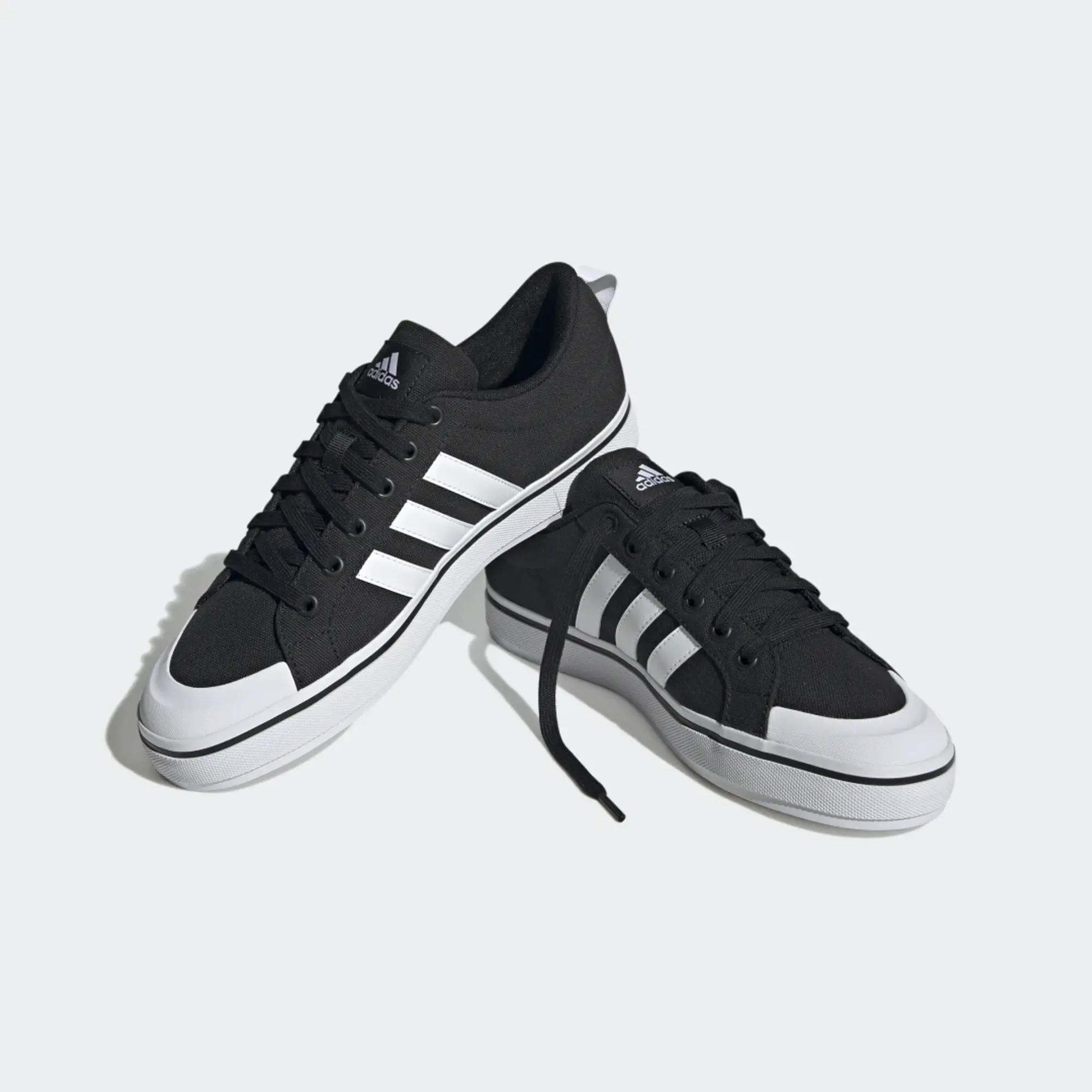 adidas  BRAVADA 2.0  men's Shoes (Trainers) in Black