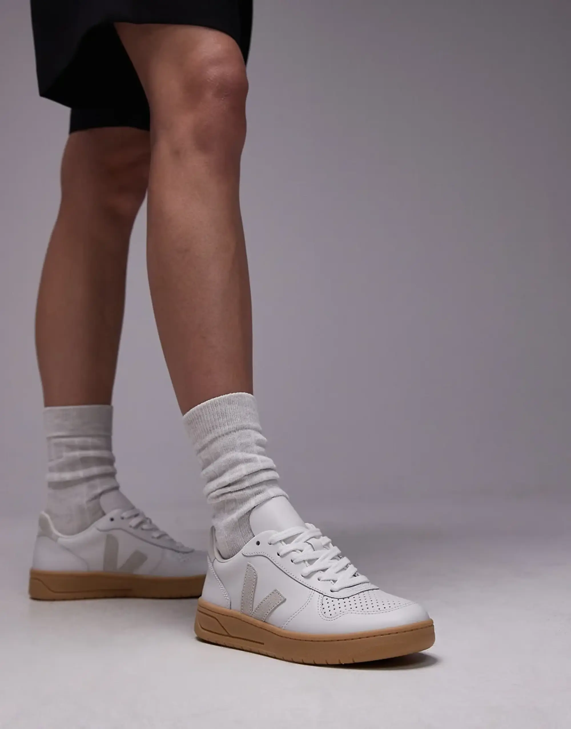 Veja  V-10  women's Shoes (Trainers) in White