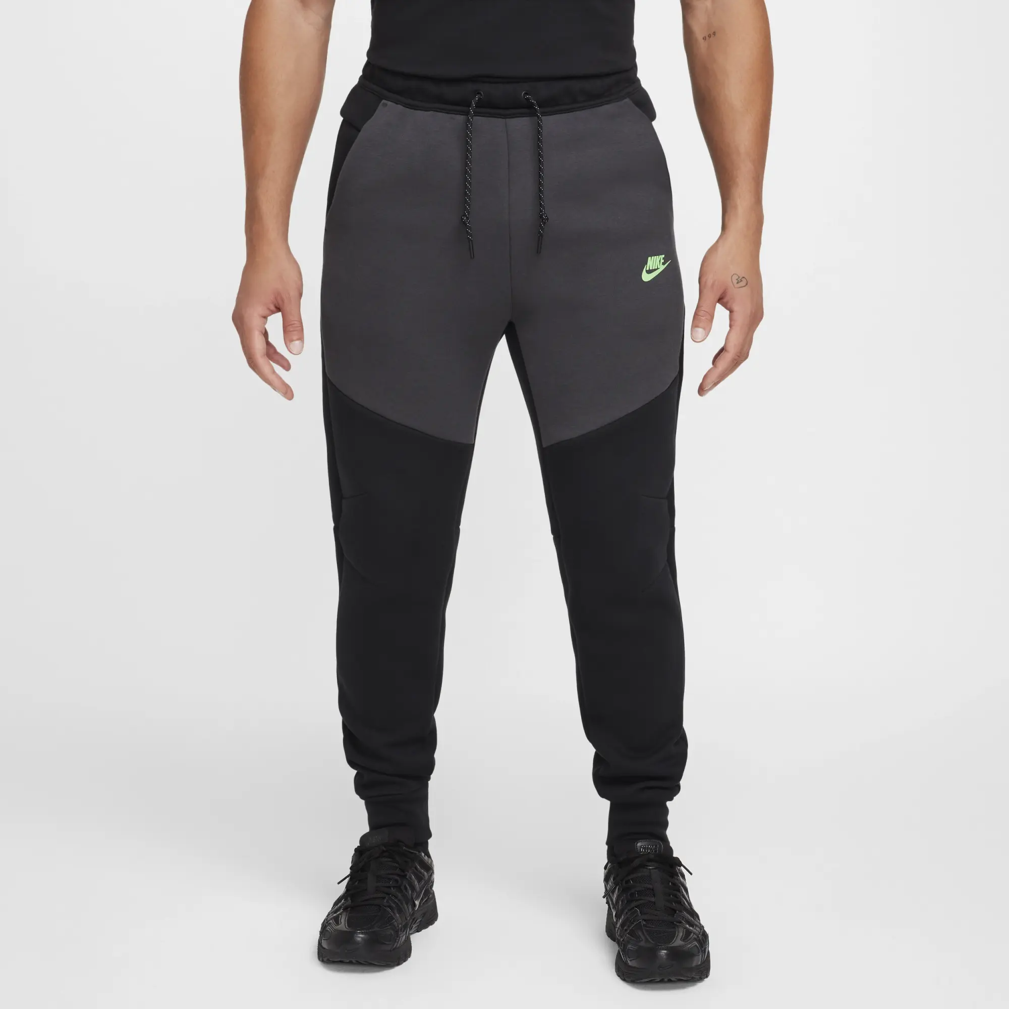 Nike Tech Fleece Jogger - Black - Size L - Black