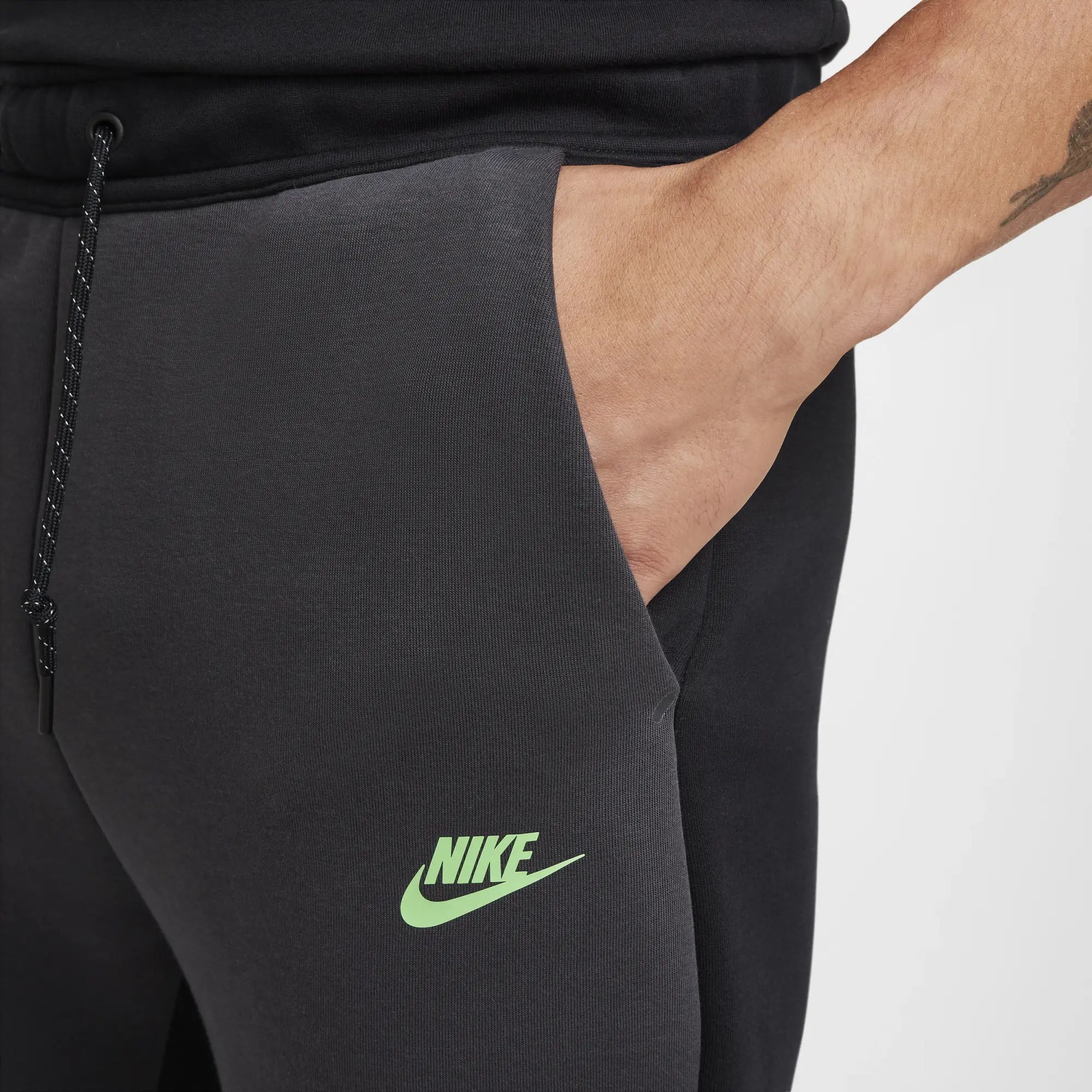 Nike Tech Fleece Jogger - Black - Size S - Black