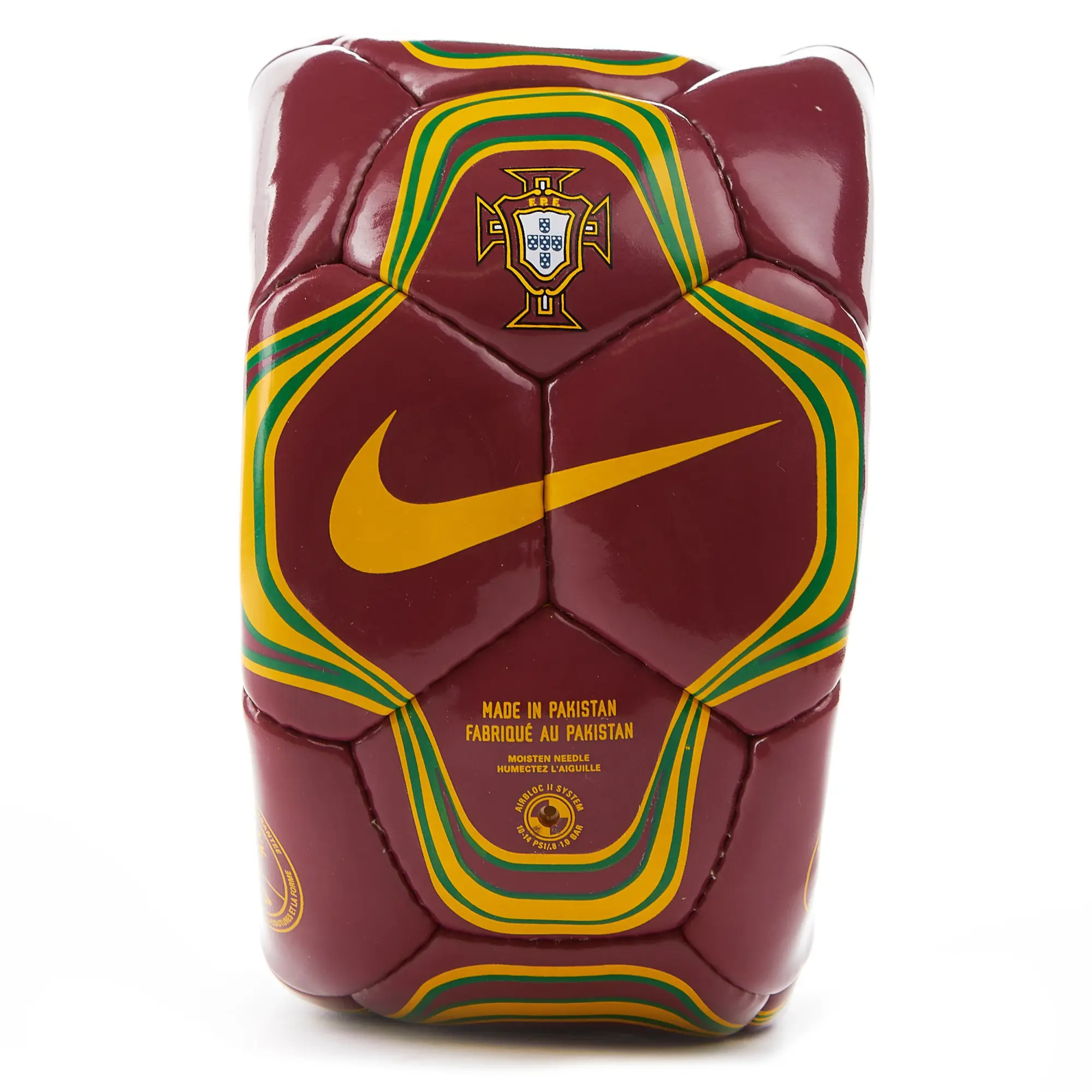 2000s Portugal Nike Supporters Ball (5)