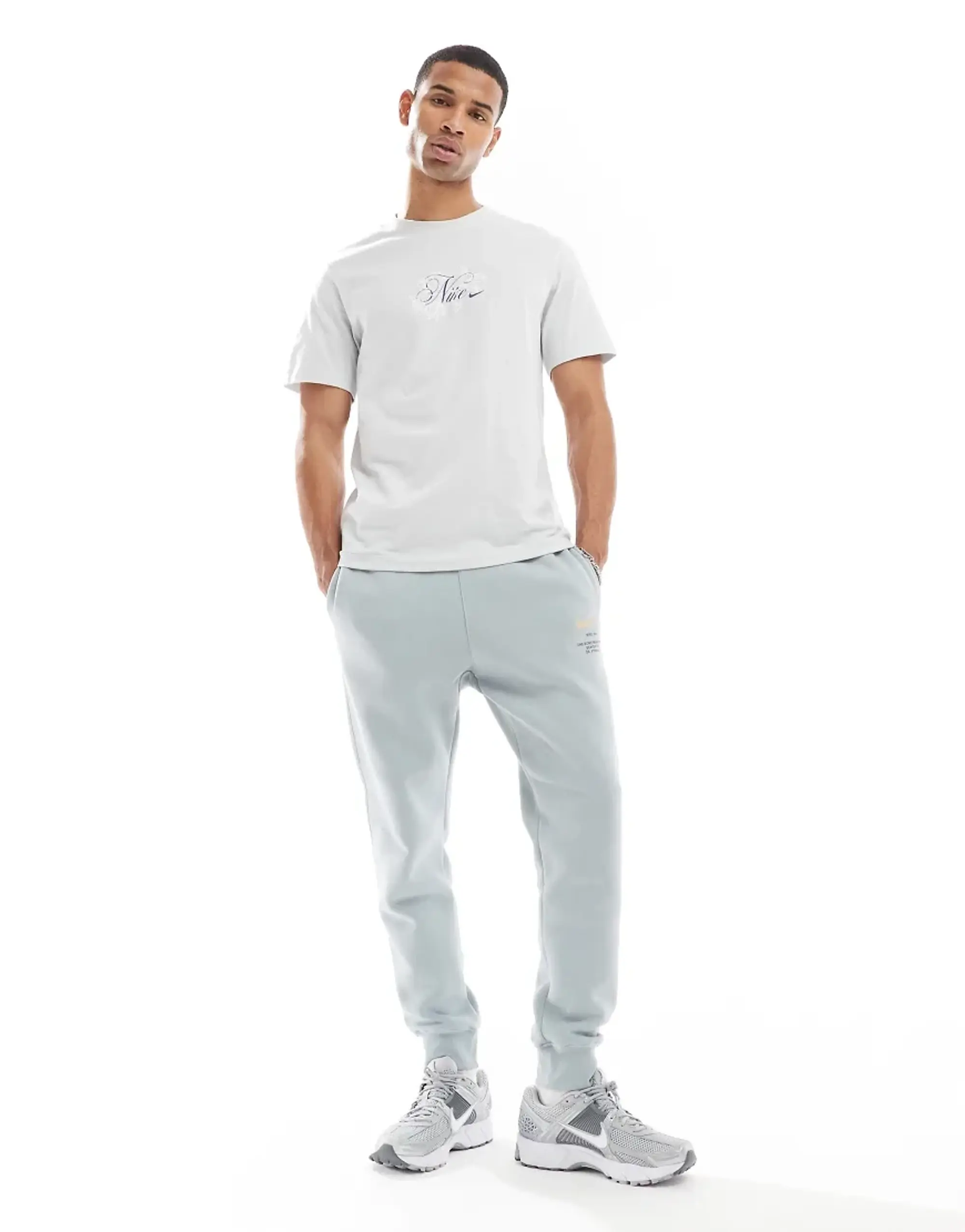 Nike Club Jogger In Grey