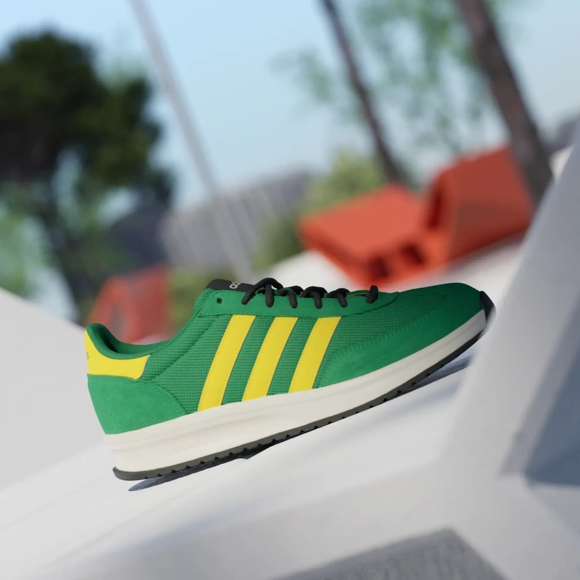 adidas  RUN 70s 2.0  men's Shoes (Trainers) in Green