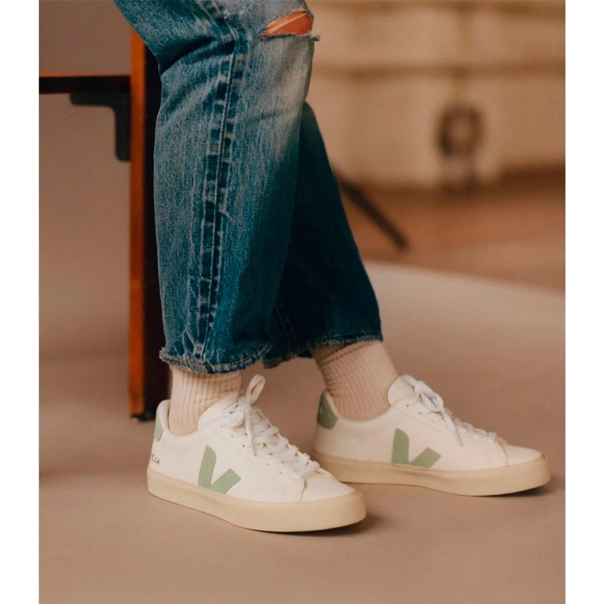 Veja  Campo  women's Shoes (Trainers) in White