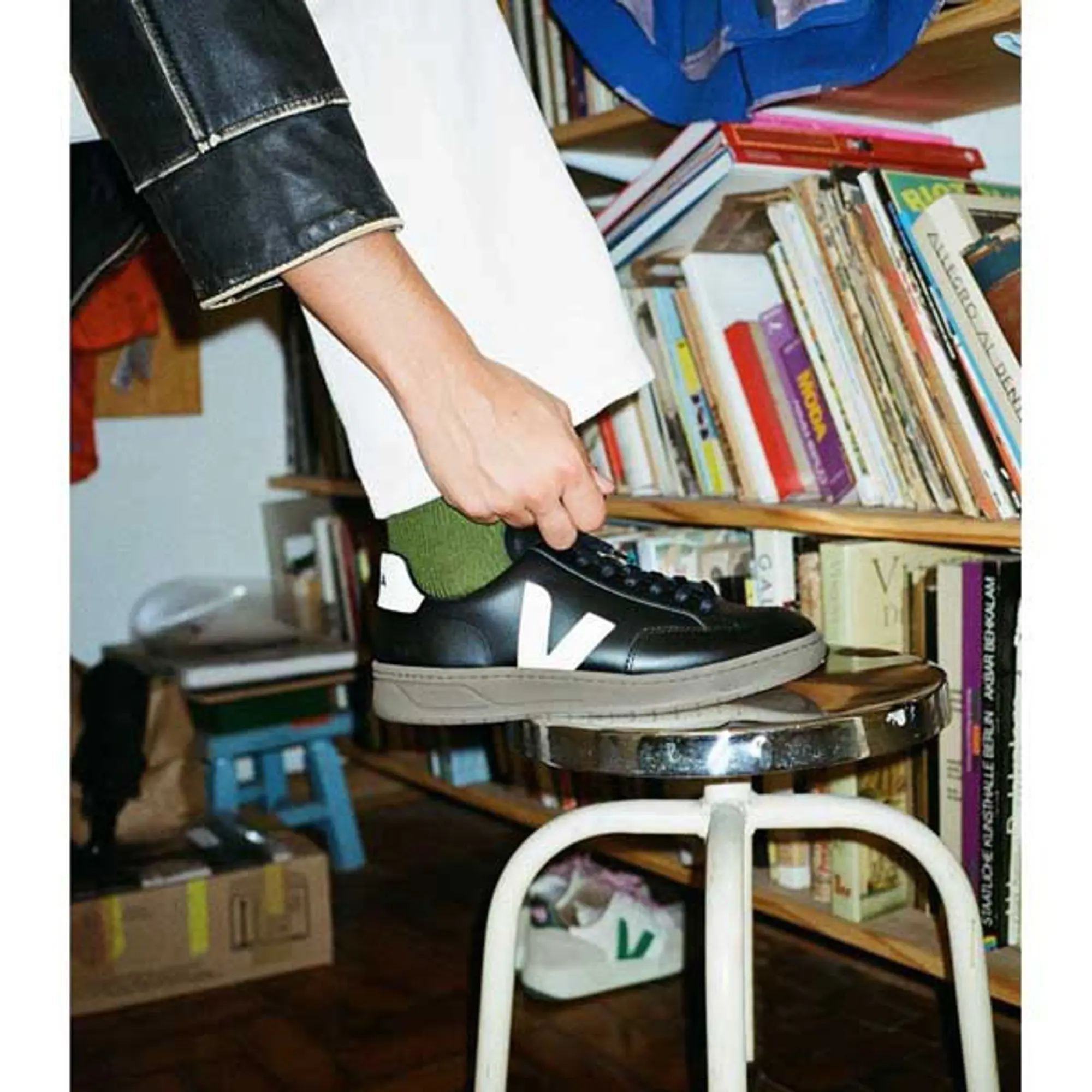 Veja V-12 Trainers