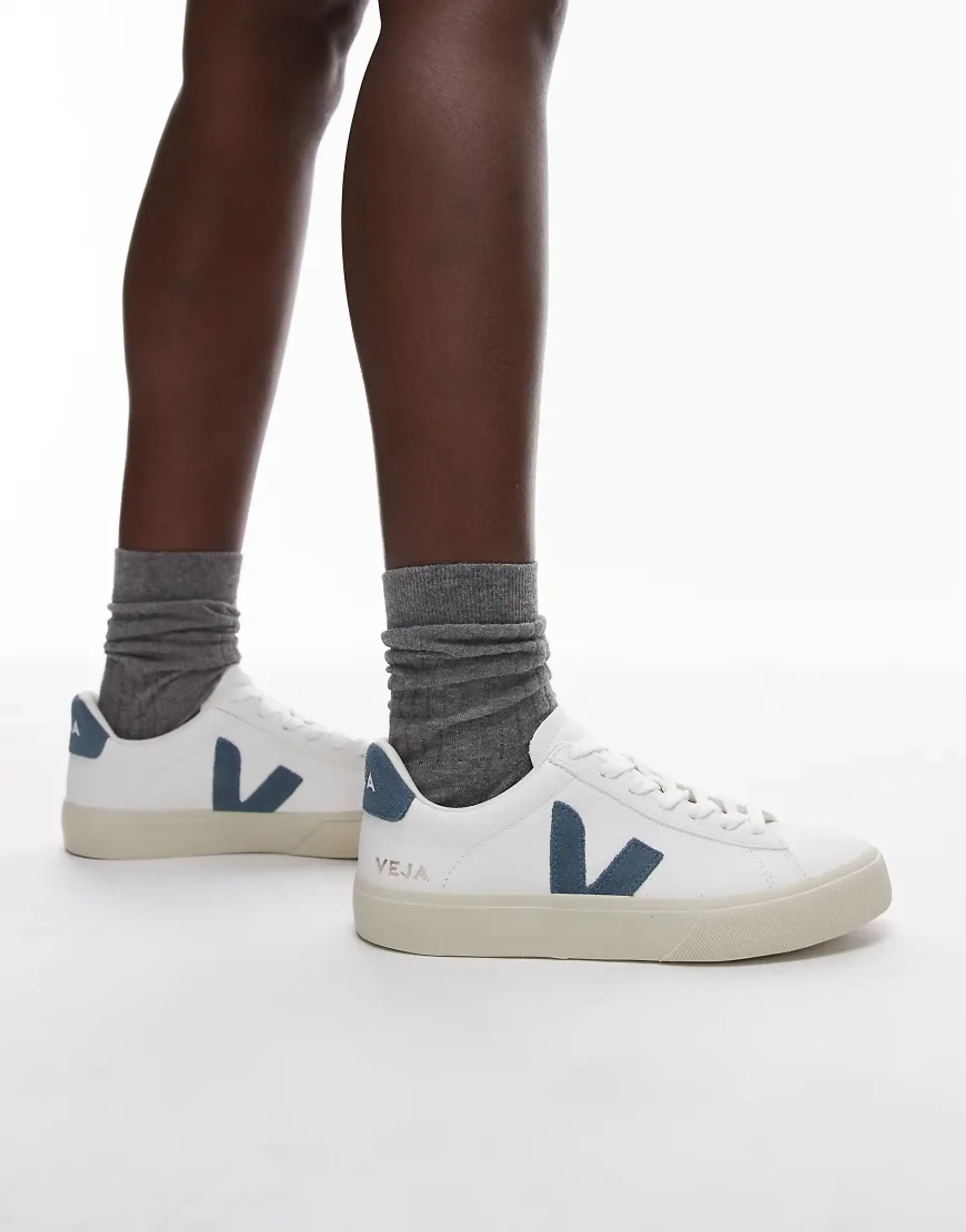 Veja V-90 Trainer In Extra White California