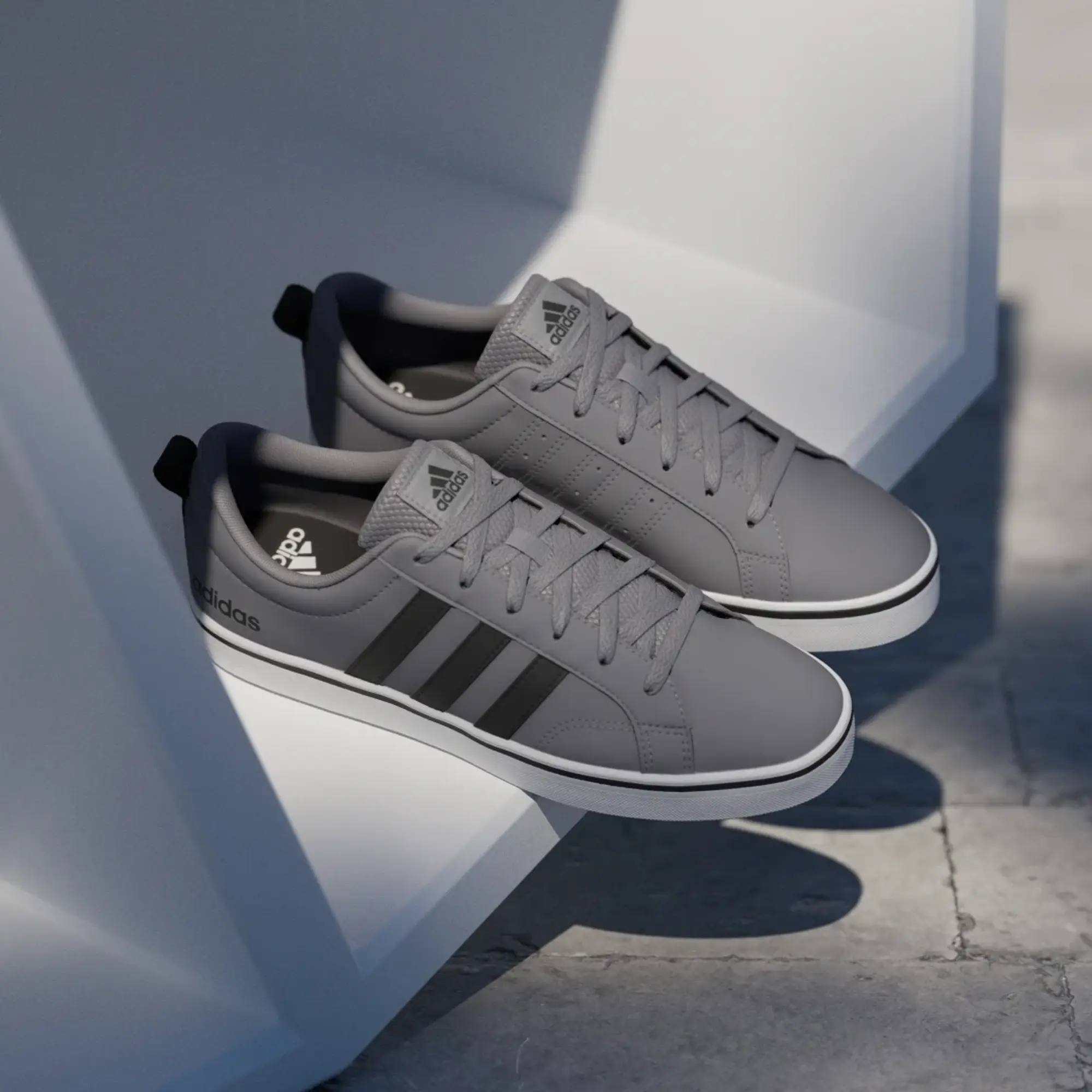 adidas  VS PACE 2.0  men's Shoes (Trainers) in Grey