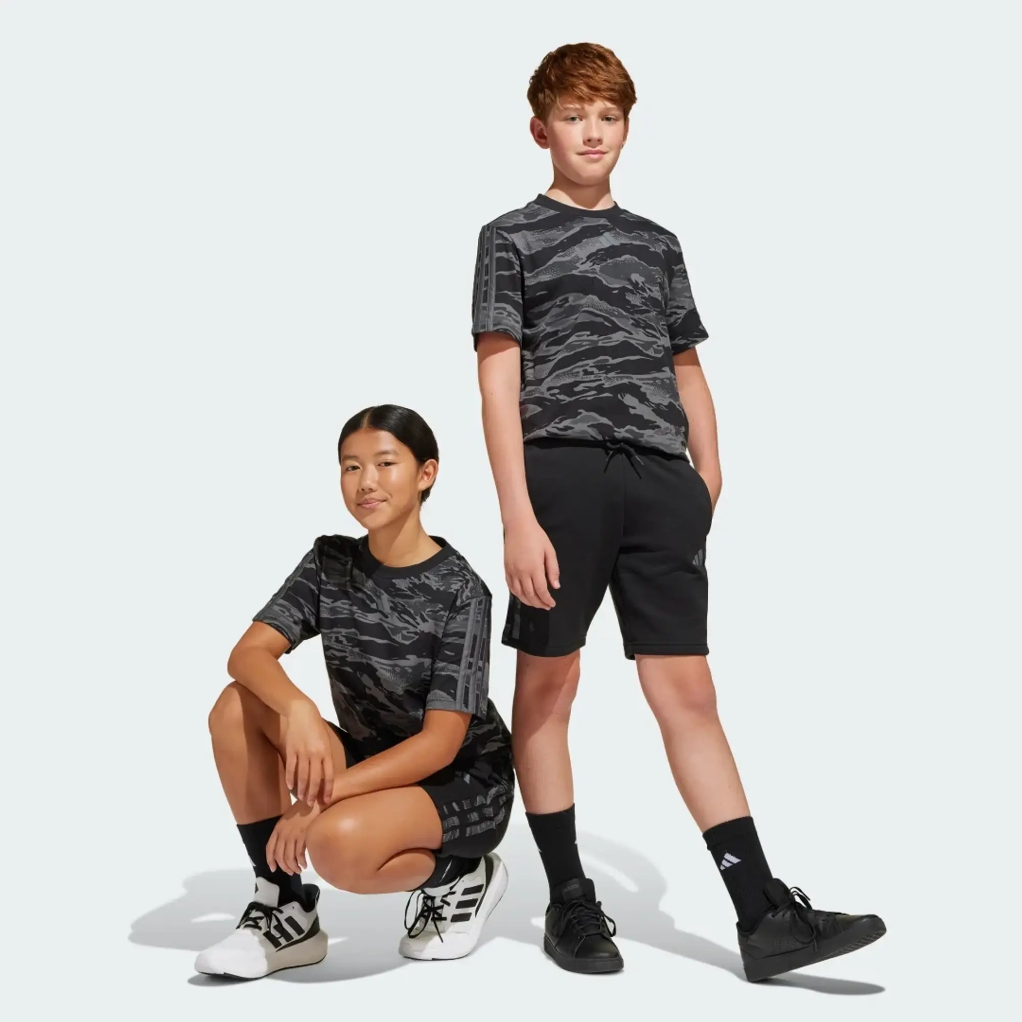 adidas  -  boys's Children's shorts in Black