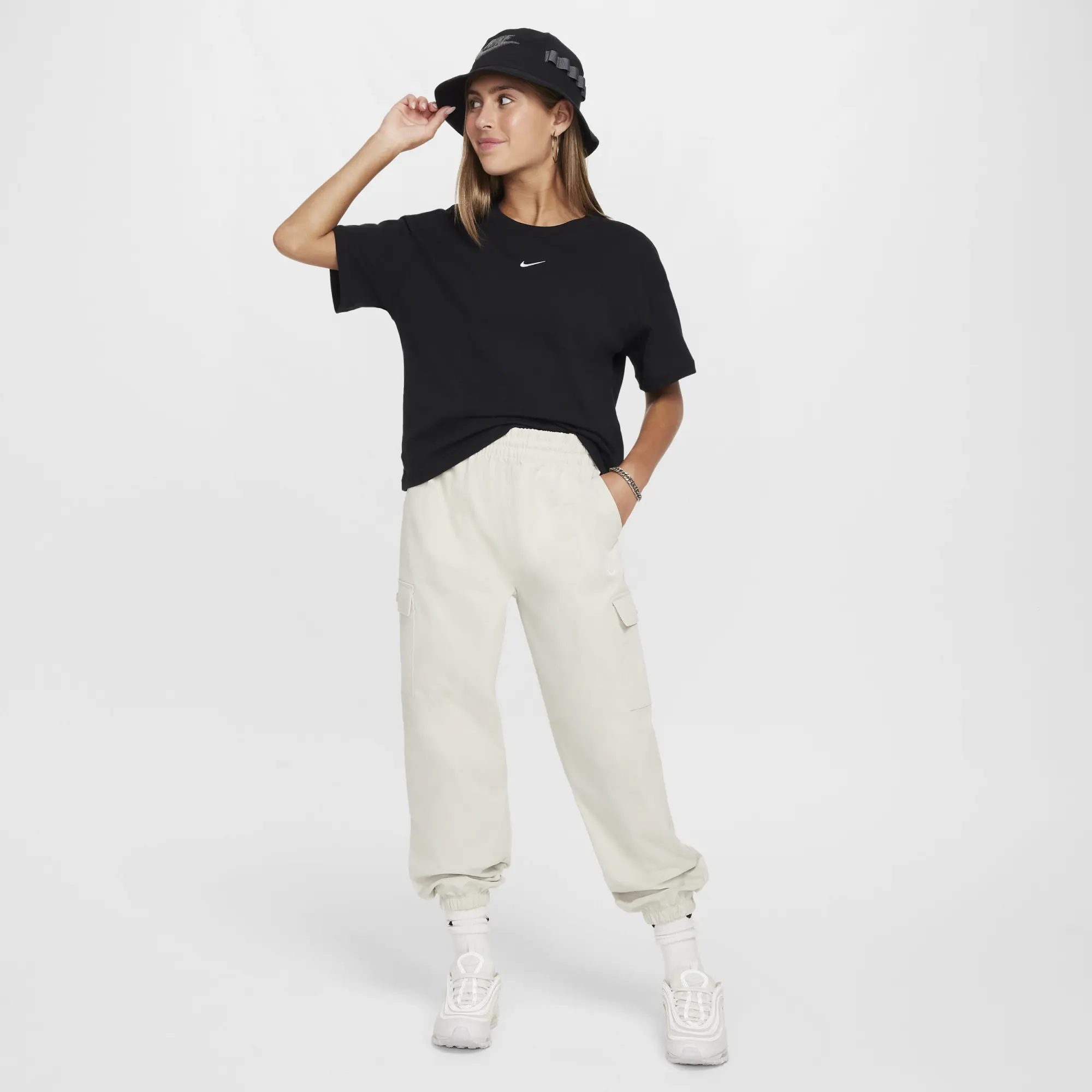 Nike Sportswear Essential Older Kids' (Girls') T-Shirt - Black - Cotton