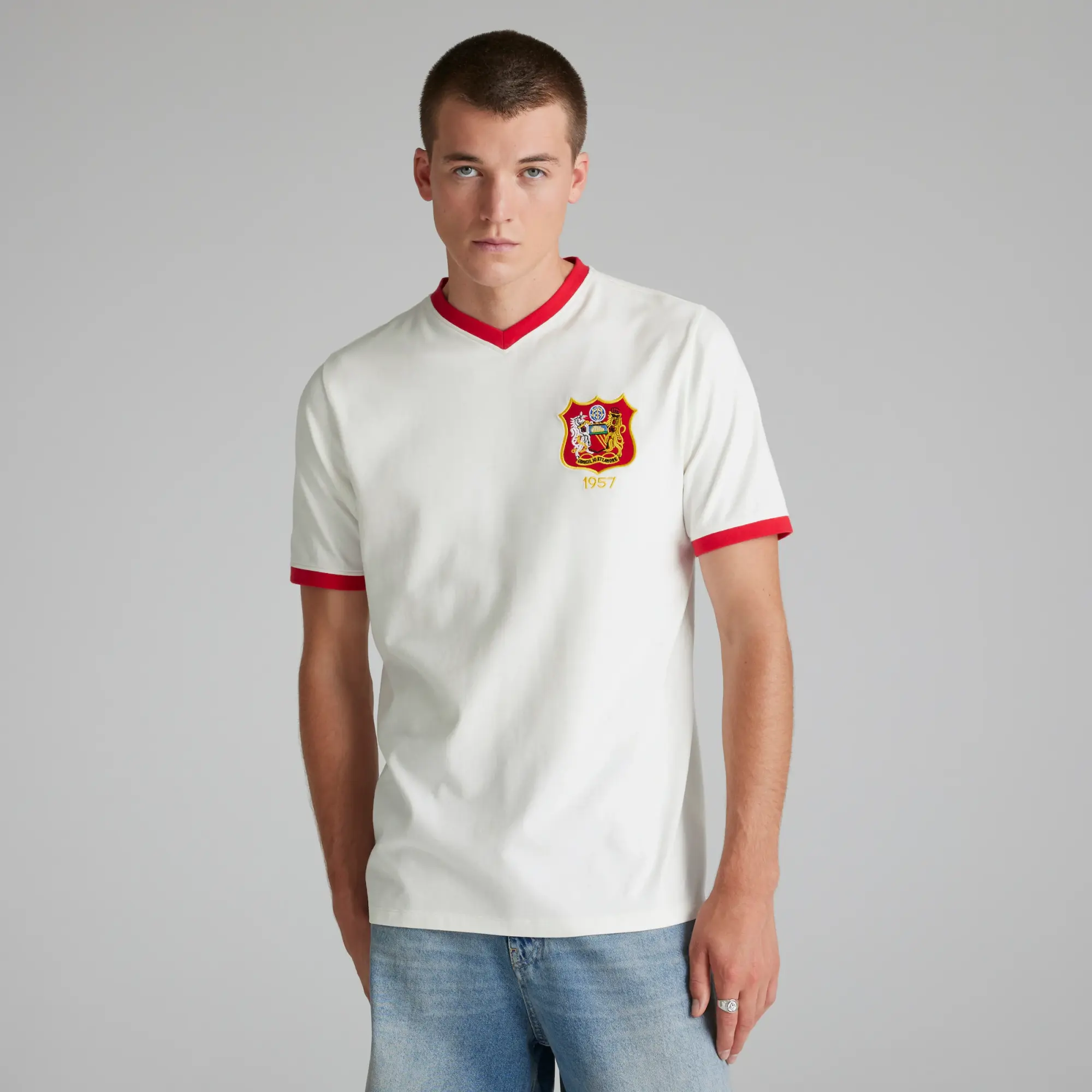 Different Gravy Manchester United 1957 Retro FA Cup Final Shirt White