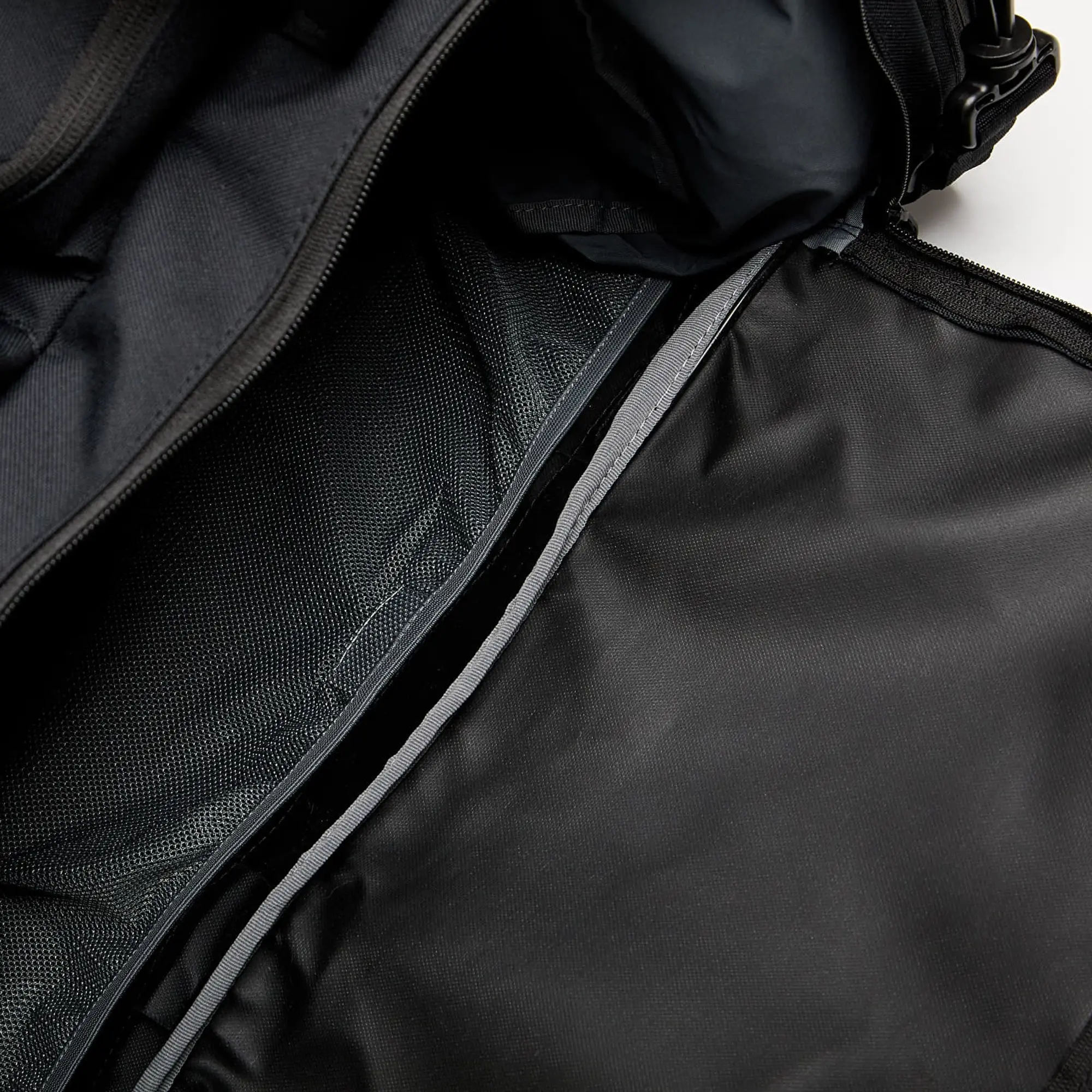 Nike Utility Power 2.0 Duffel Bag (Medium, 51L)