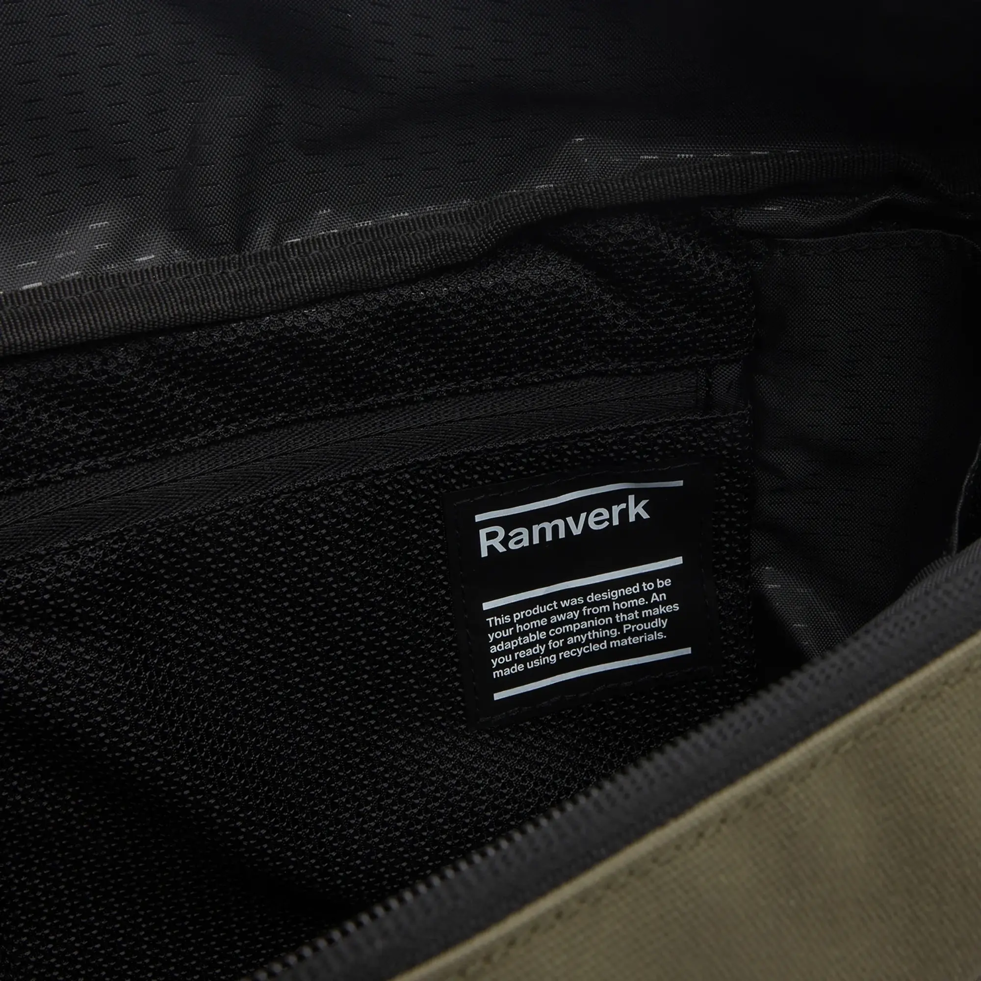 Db Journey Ramverk Pro Sling Bag - 20L Mash Green
