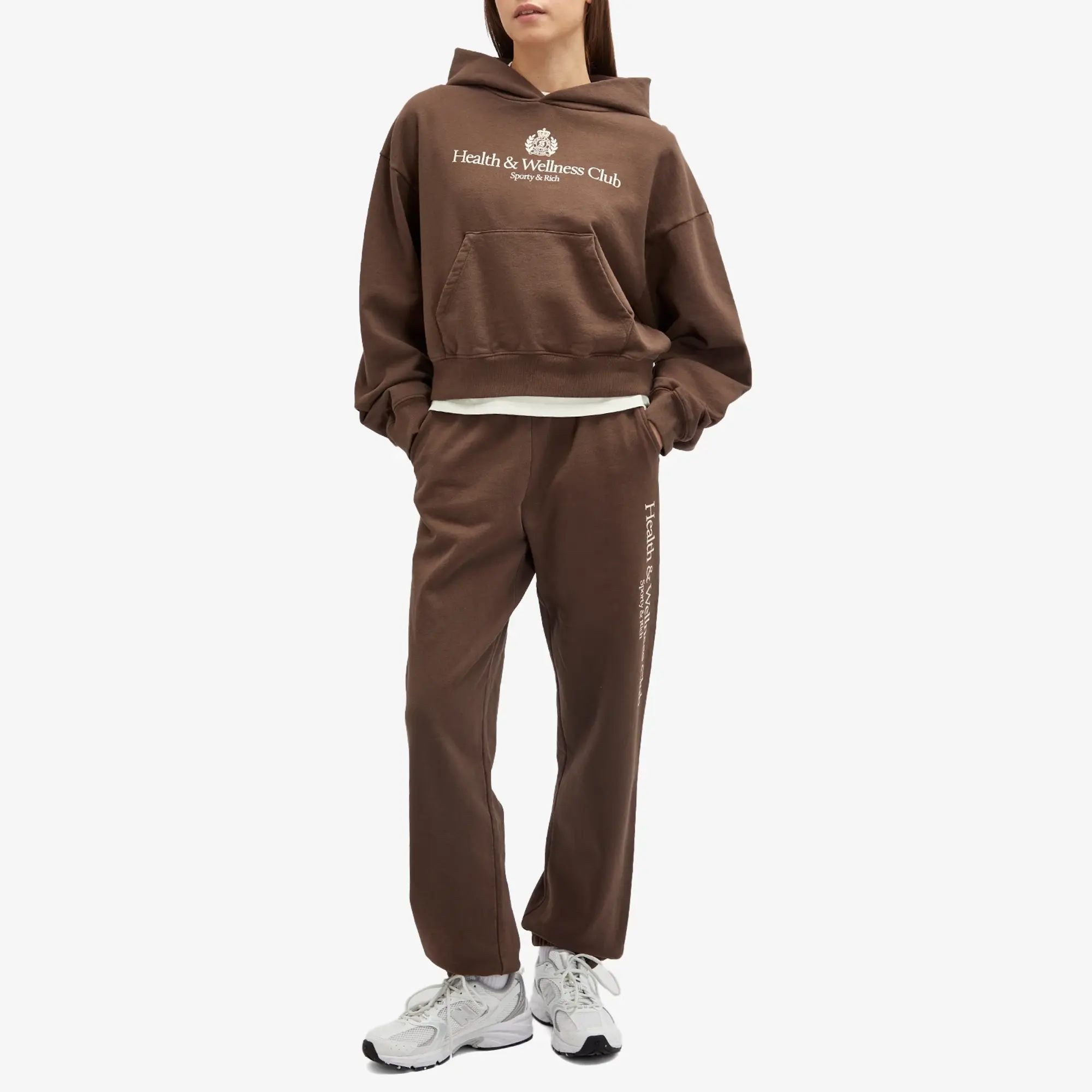 Sporty & Rich Women's H&W Crest Sweatpant Chocolate Cream