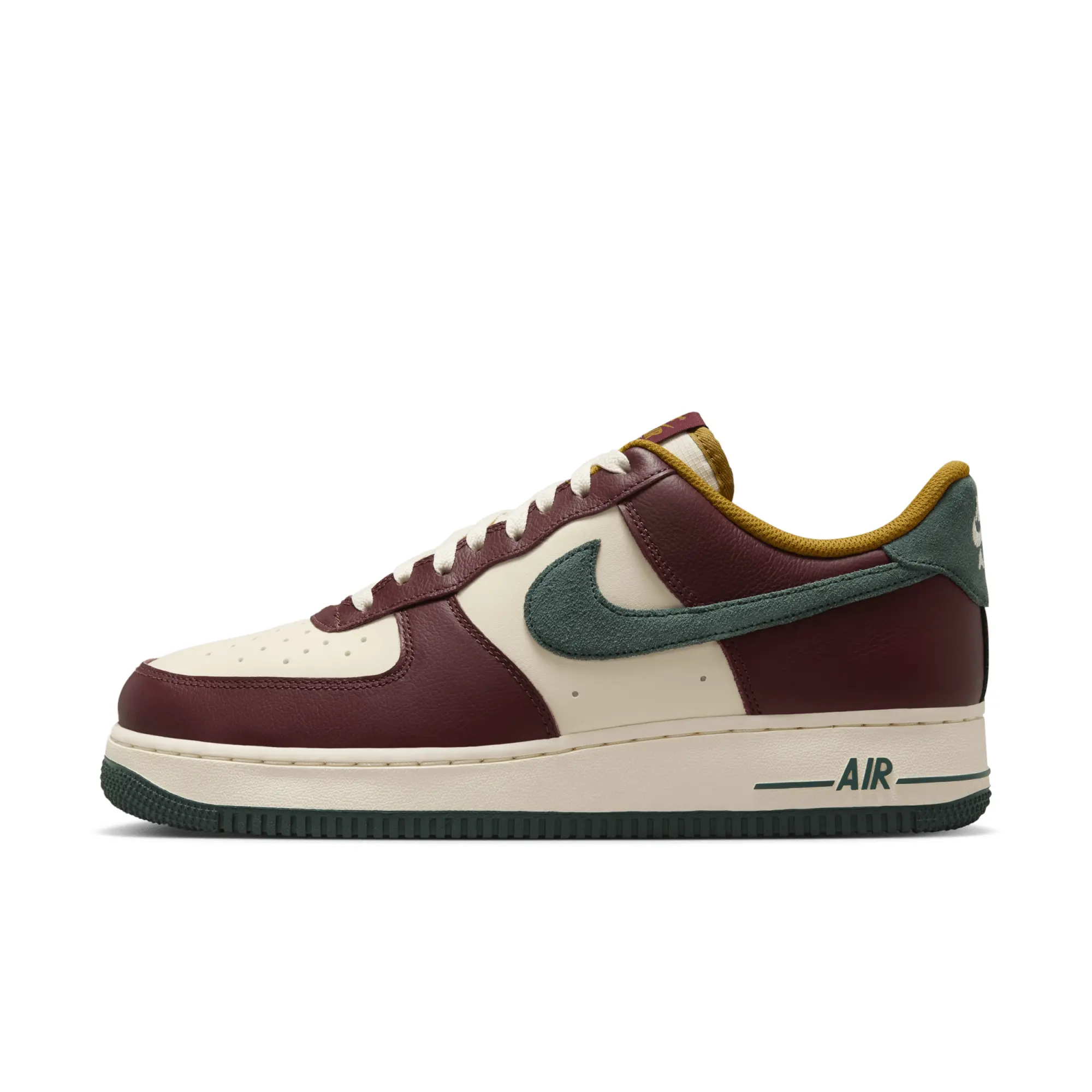 Sneakers Nike Air Force 1 07 Lv8 Coconut Milk/ Vintage Green-Dark Team Red Eur 45