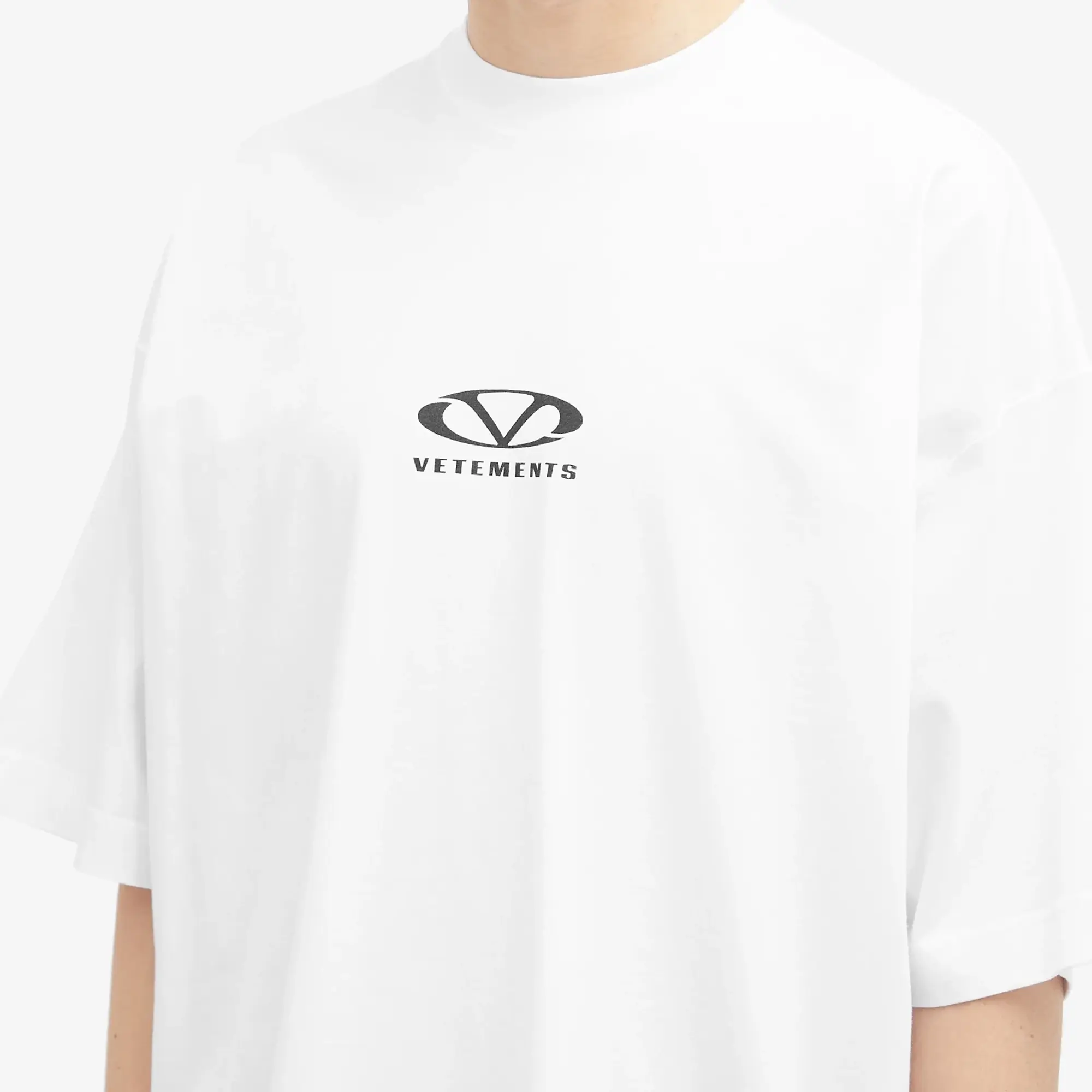 VETEMENTS Men's Oval Logo Oversized T-Shirt White