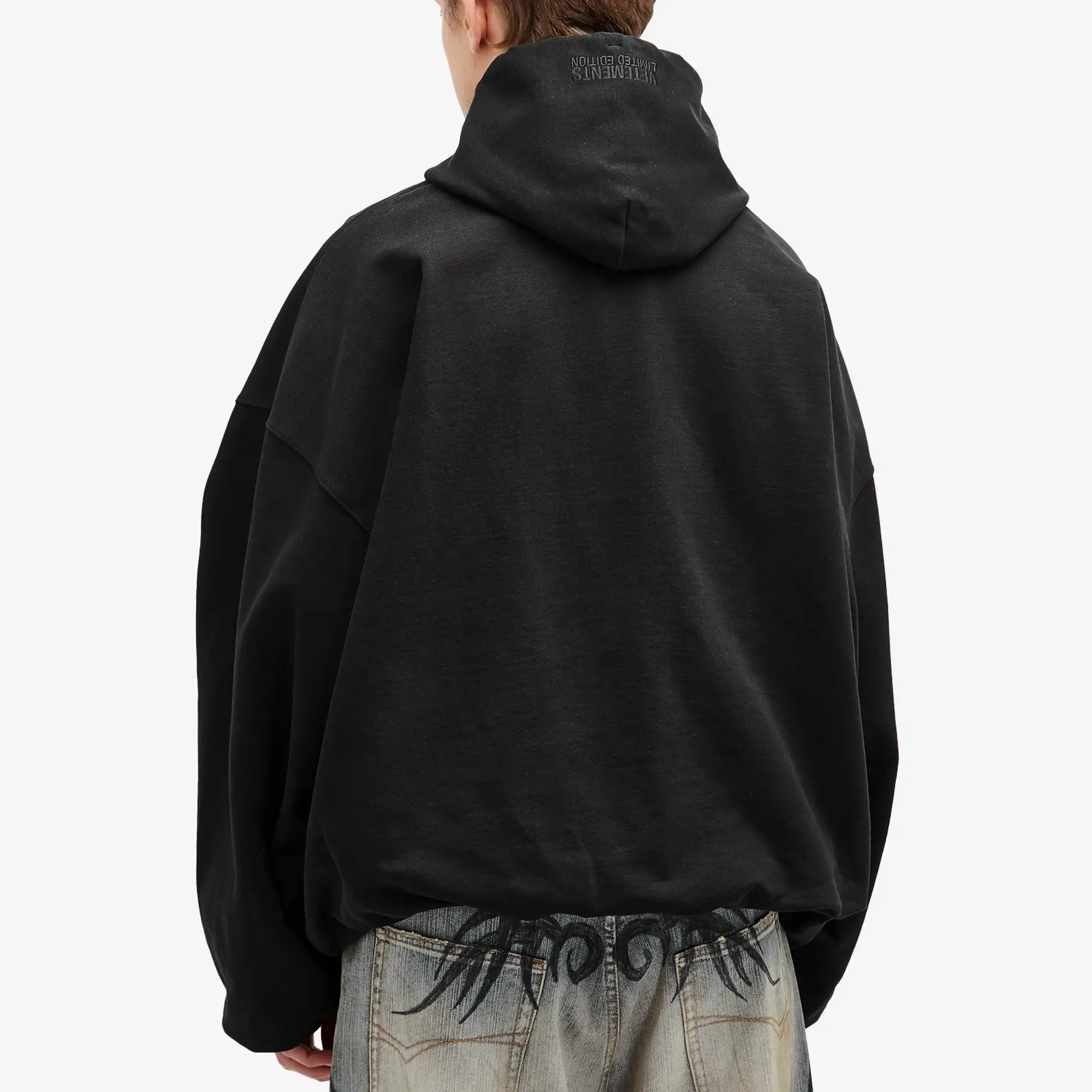 VETEMENTS Men's Oval Logo Cropped Boxy Hoodie Black/White
