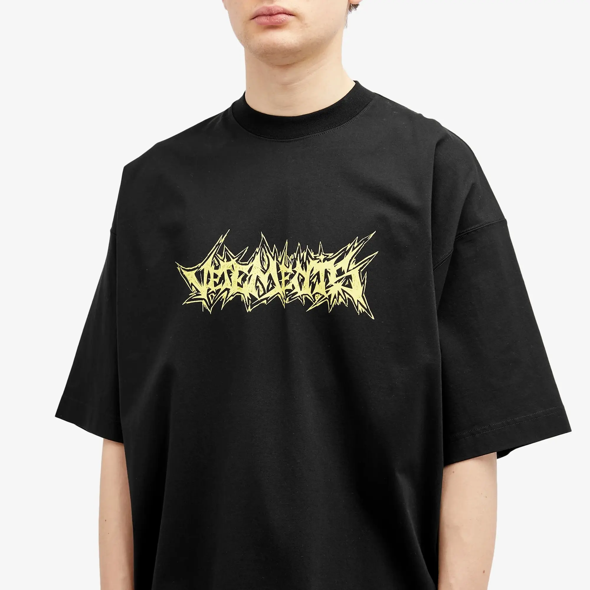 VETEMENTS Men's Living Legend Oversized T-Shirt Black