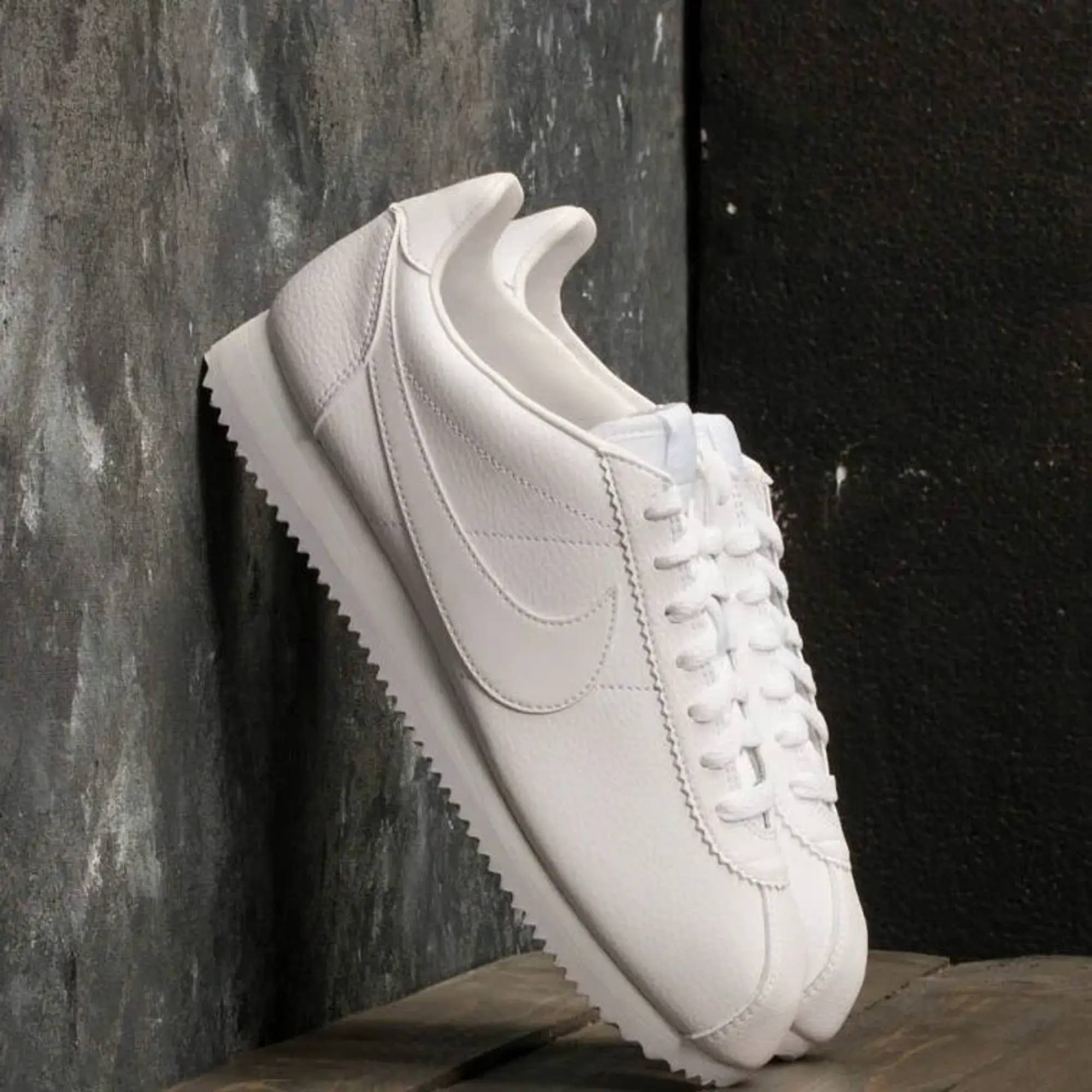 Nike classic cortez leather white hotsell