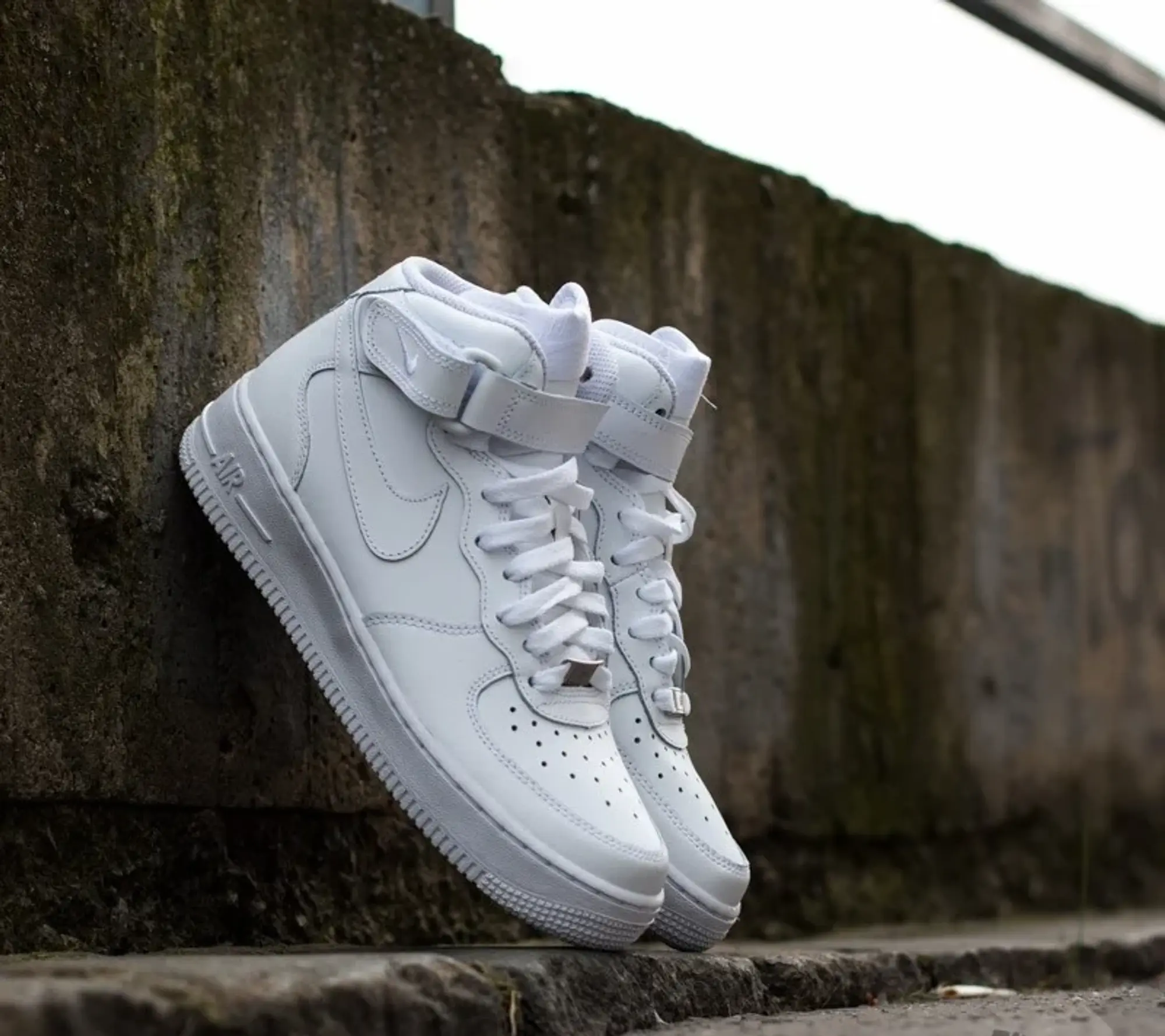 Sneakers Nike Wmns Air Force 1 Mid 07 Le White White Eur 44.5 366731 100 FOOTY.COM