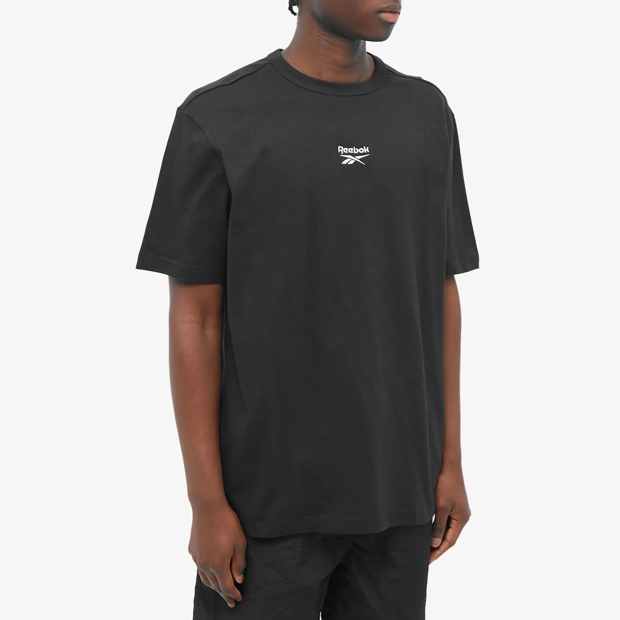 Reebok Men's Classic Vector T-Shirt Black/Chalk | HS7153 | FOOTY.COM