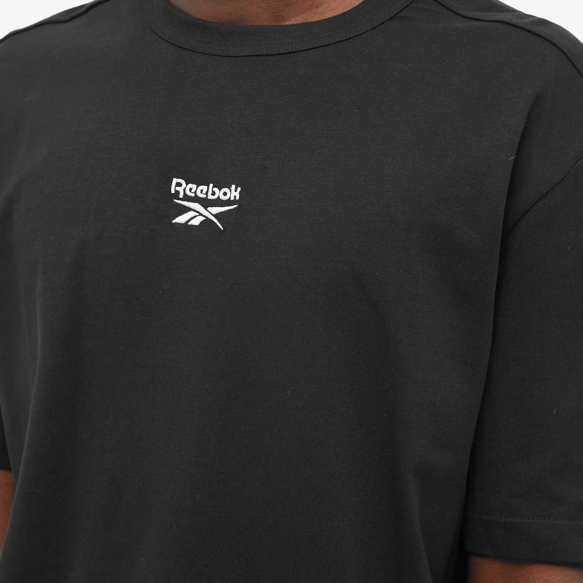 Reebok Men's Classic Vector T-Shirt Black/Chalk | HS7153 | FOOTY.COM