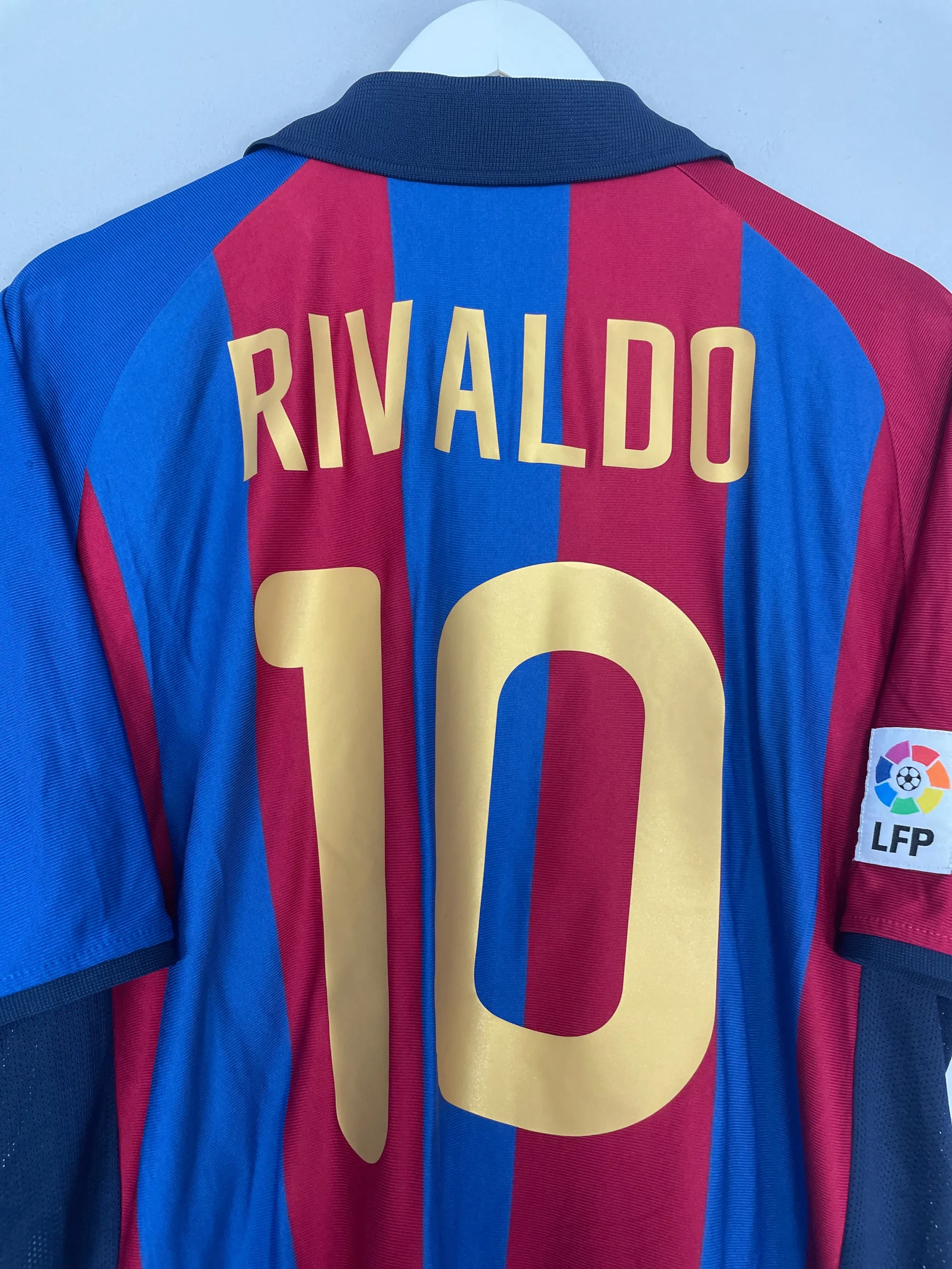 2001/02 BARCELONA RIVALDO #10 HOME SHIRT (XL) NIKE | 830509-504