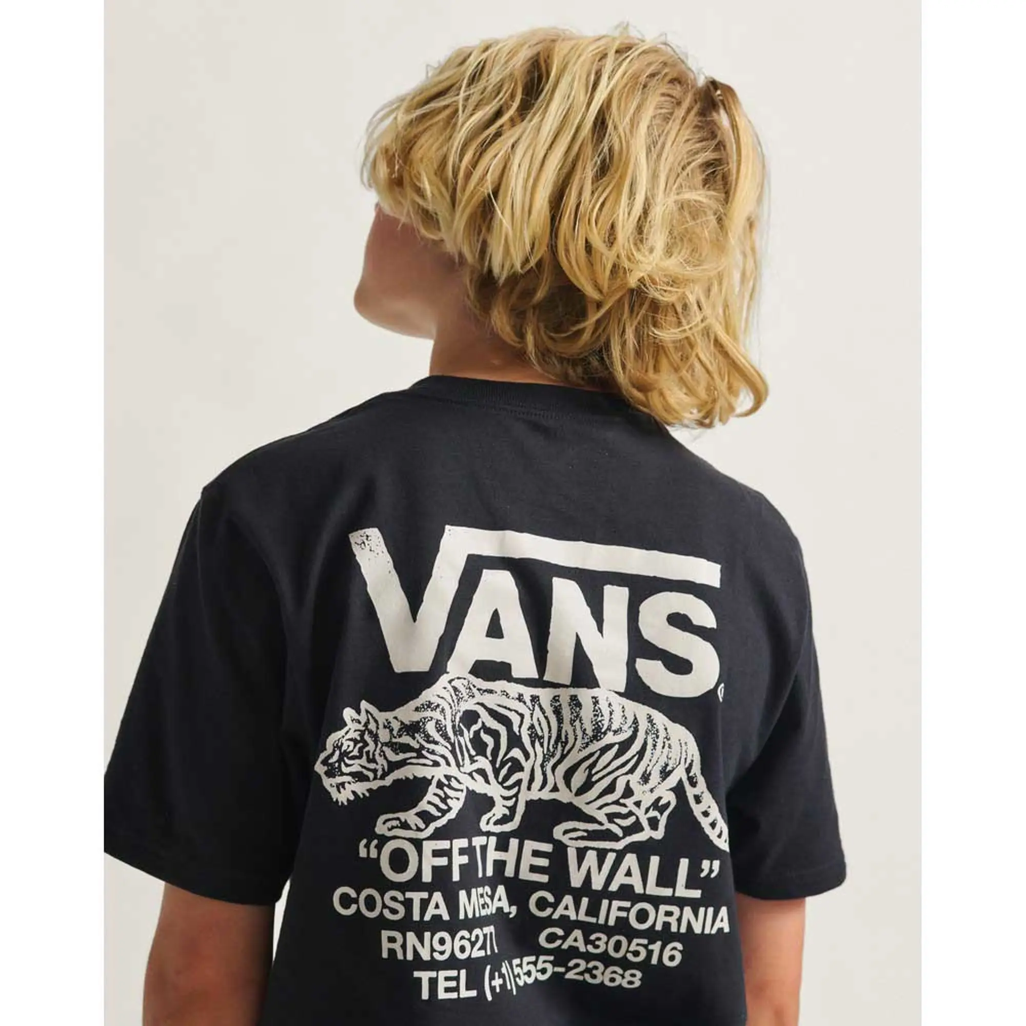Vans  Sneaky SS  girls's Children's T shirt in Black