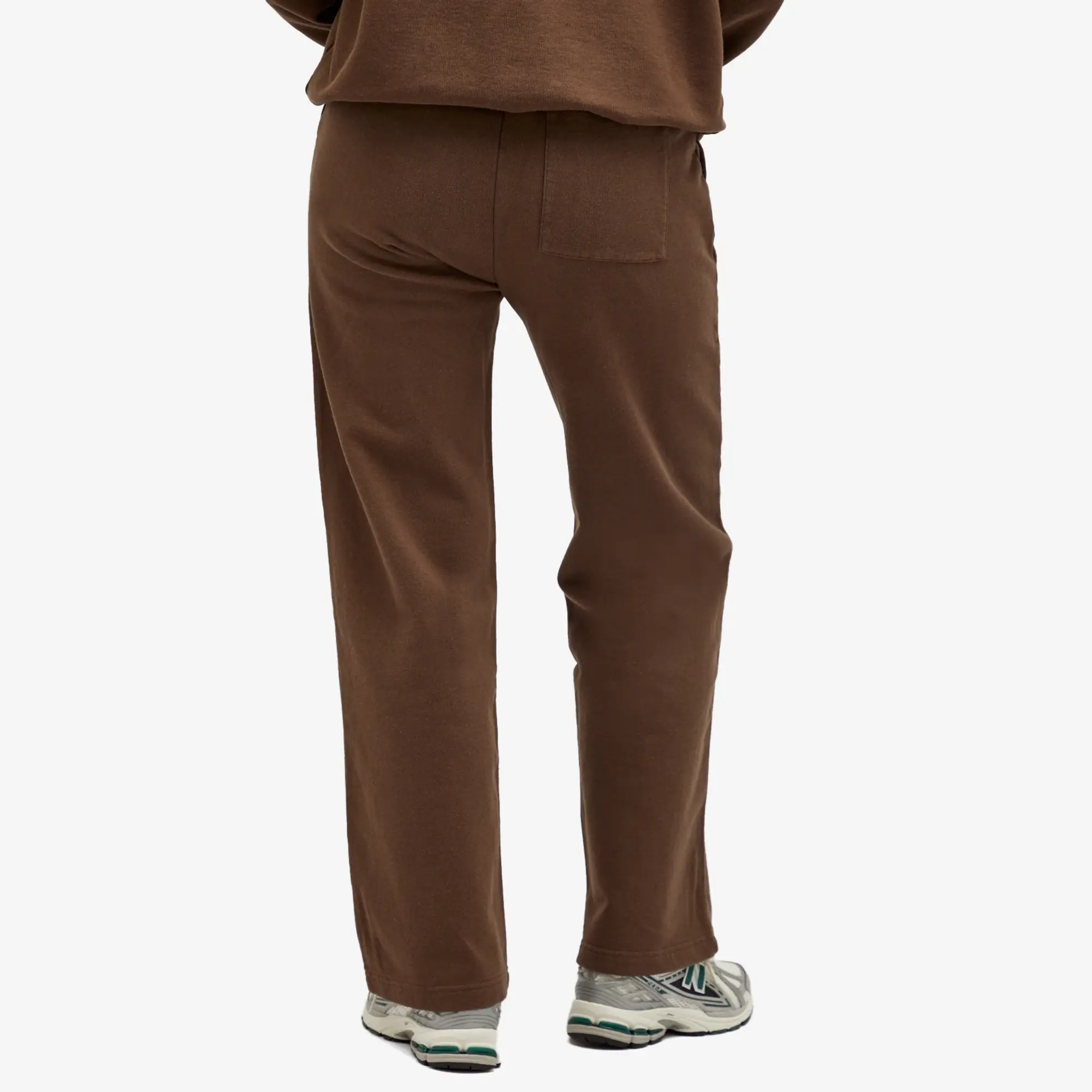 Sporty & Rich Women's Oval Health Straight Leg Sweatpant Chocolate Cream