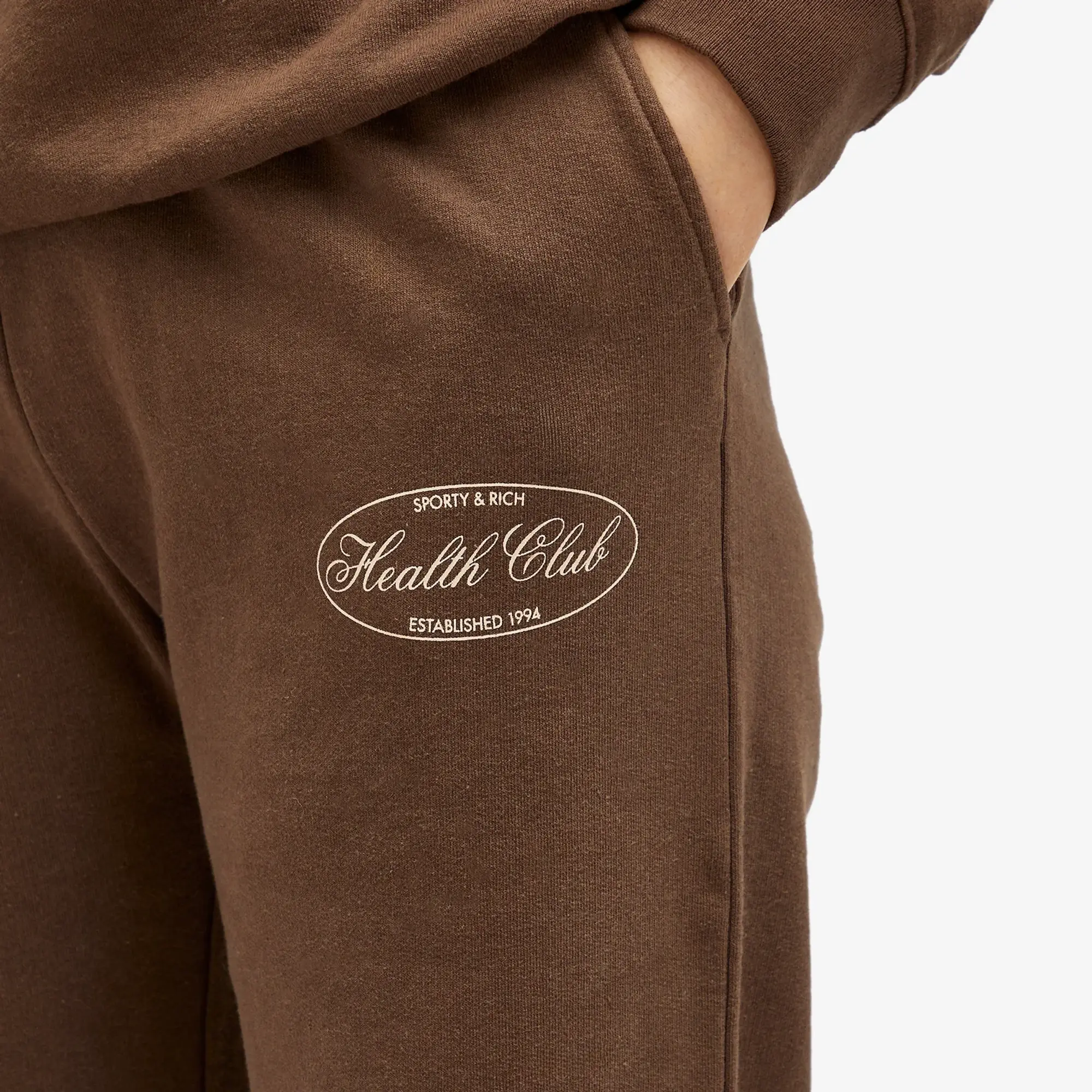 Sporty & Rich Women's Oval Health Straight Leg Sweatpant Chocolate Cream