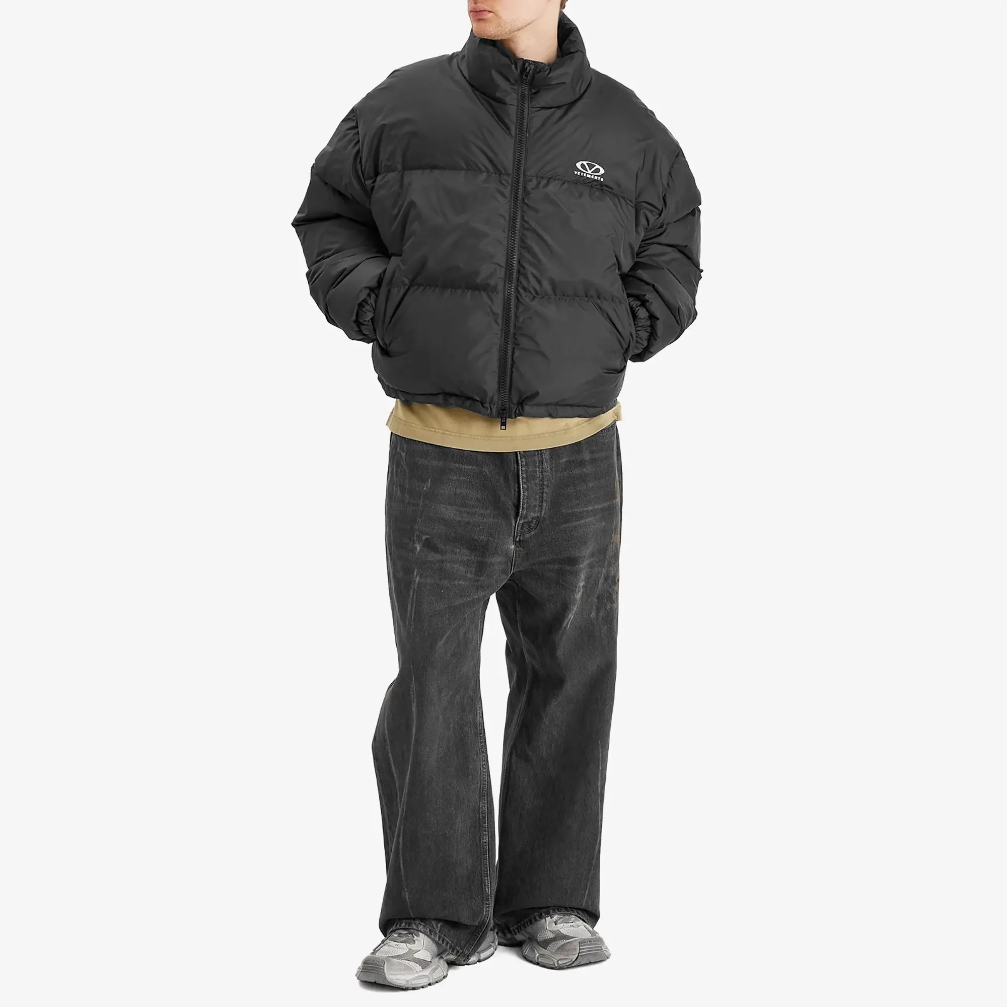 VETEMENTS Men's Logo Puffer Jacket Black