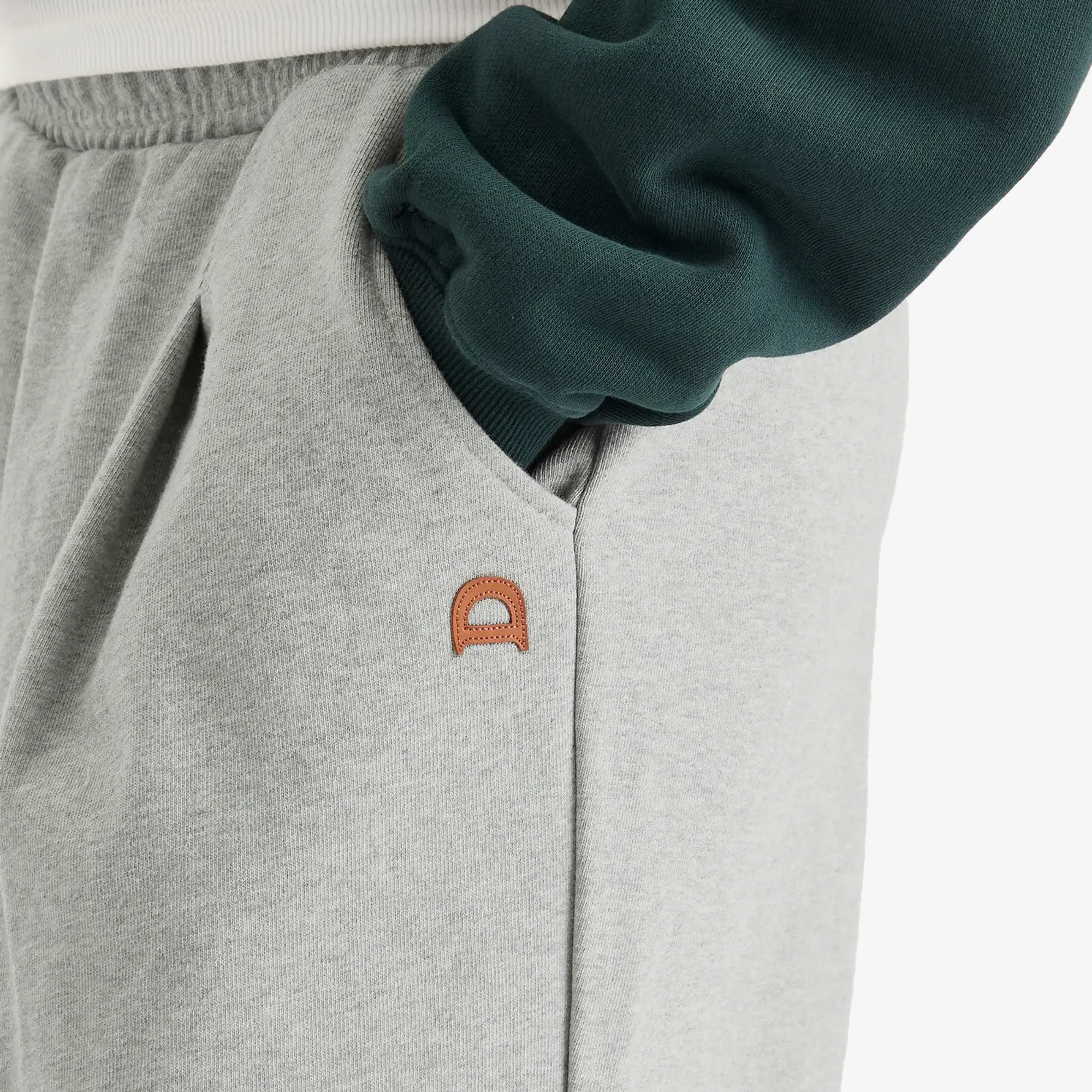 DUNST Women's Unisex Leather Logo Wide Sweat Pants Melange Grey