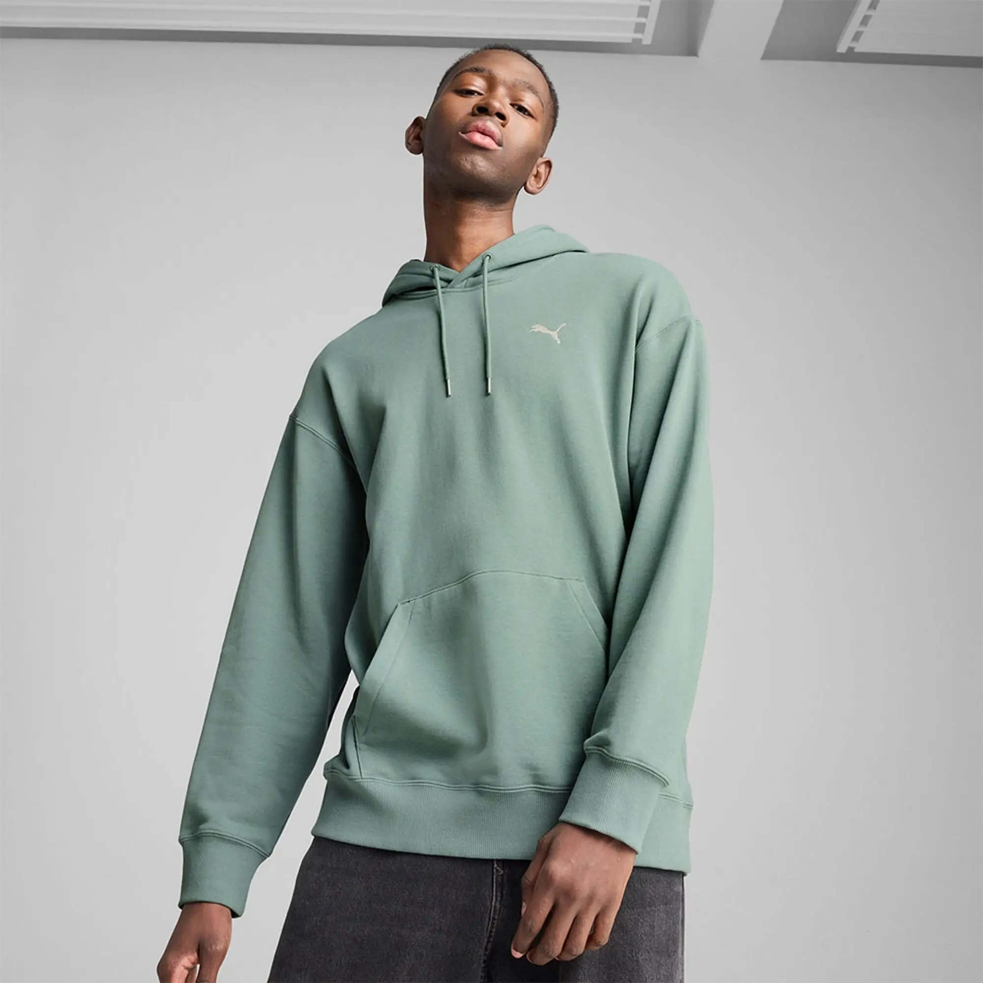 PUMA Wardrobe Ess Relaxed Hoodie Men, Green Moon
