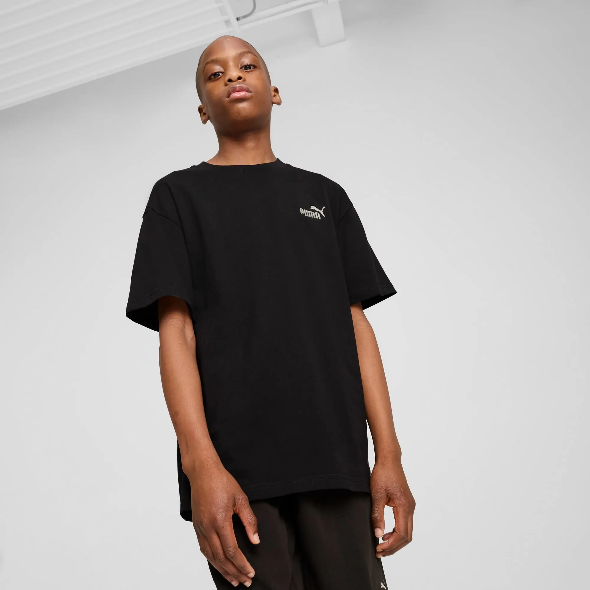 PUMA Ess Small No. 1 Logo Relaxed T-Shirt Youth, Black