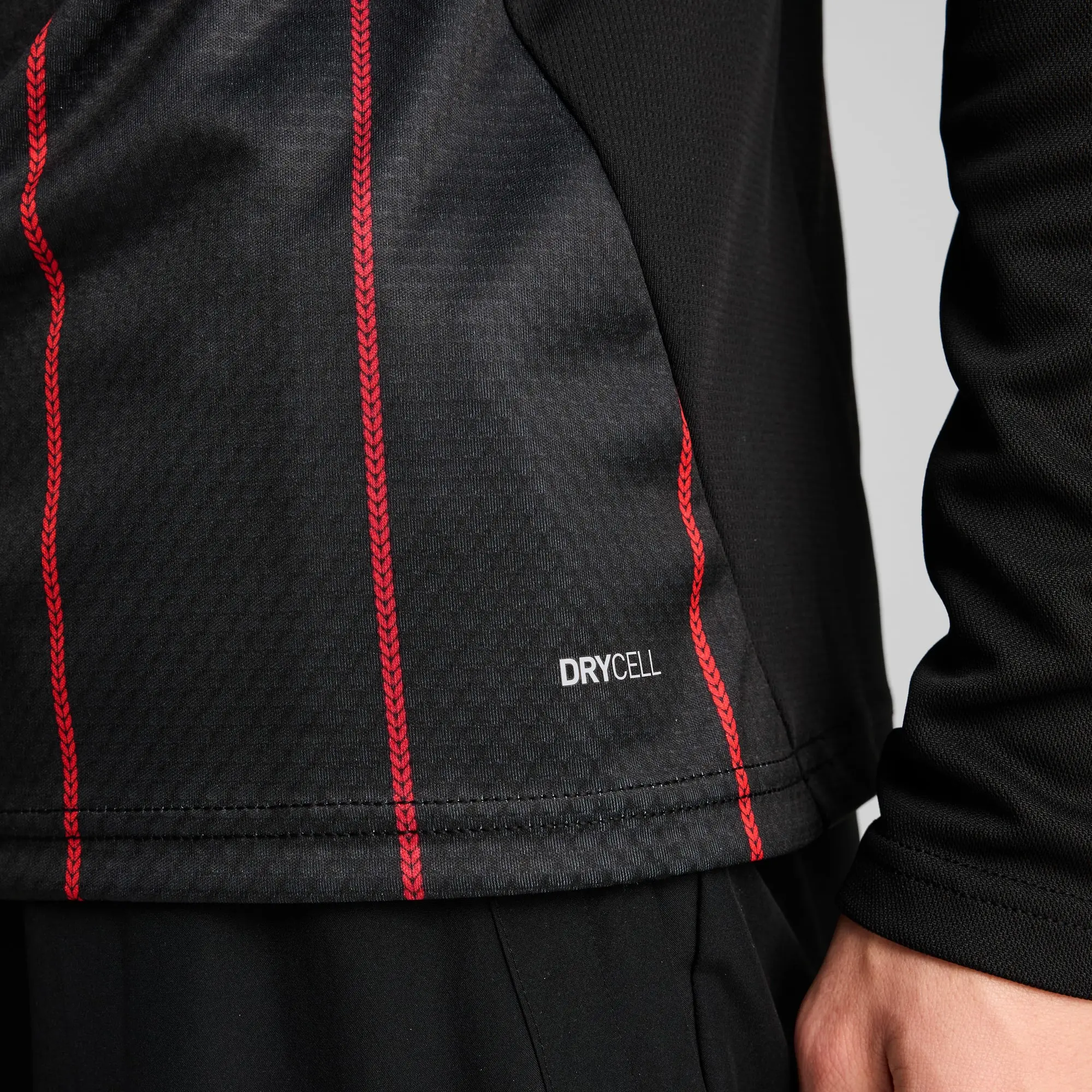 PUMA AC Milan Pre-Match 1/4 Zip Top Shirt Men, Black/For All Time Red
