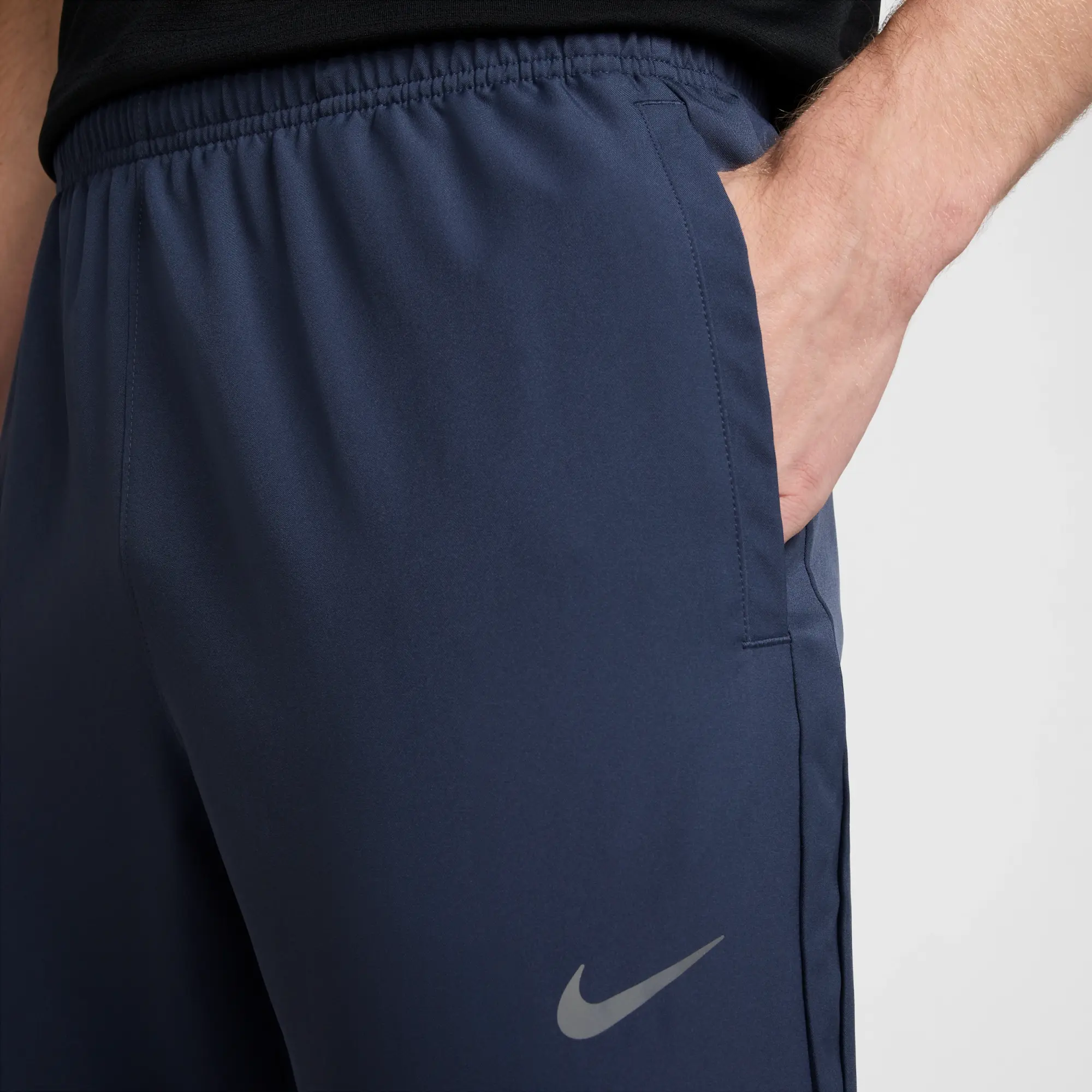 Men's Nike Challenger Woven Pants in Navy Blue/Black