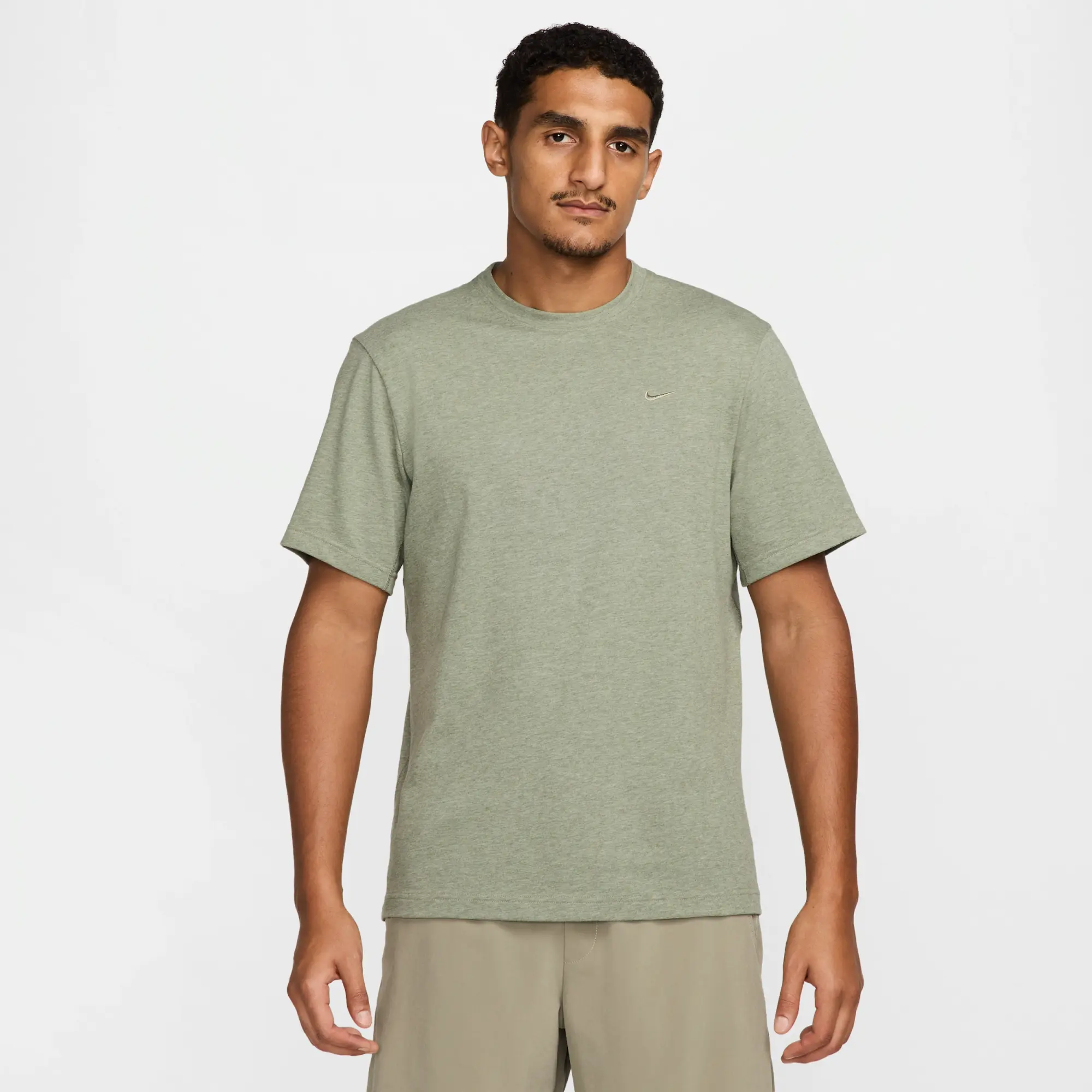 Nike Primary Men's Dri-FIT Short-sleeve Versatile Top - Green - Cotton/Polyester