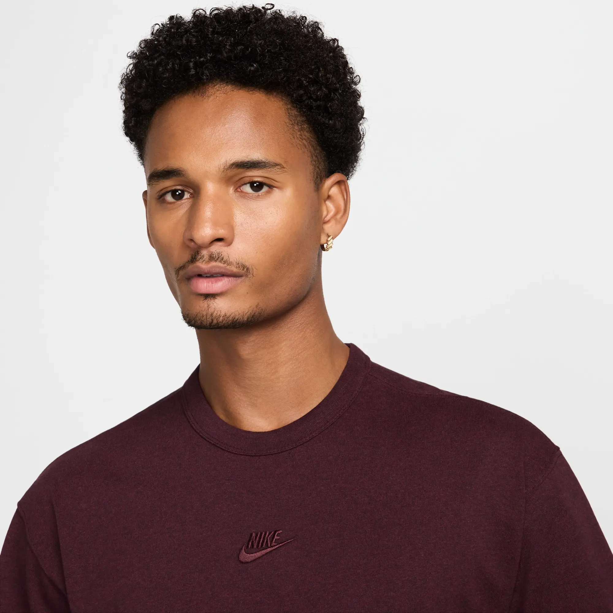 Nike Premium Essentials Short Sleeve T-Shirt In Burgundy-Red