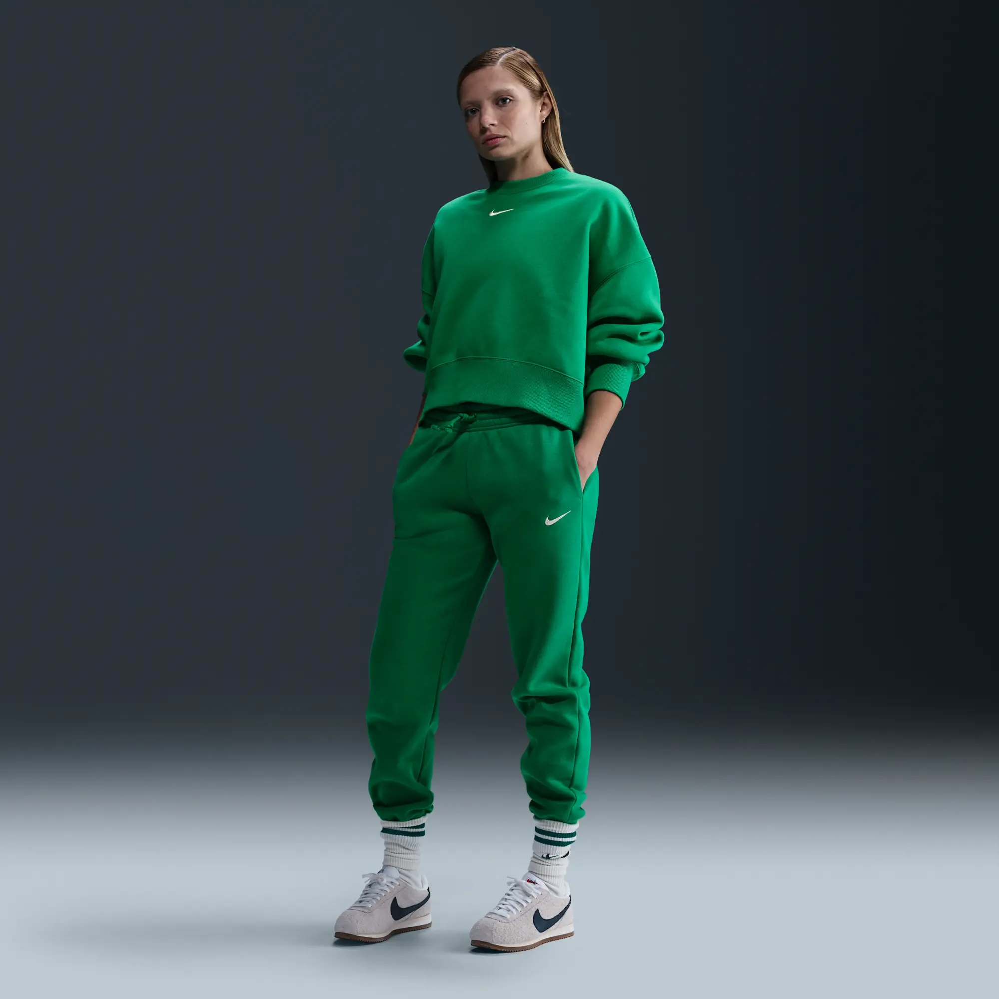 Nike Sportswear Phoenix Fleece Women's Mid-Rise Tracksuit Bottoms - Green - Cotton/Polyester