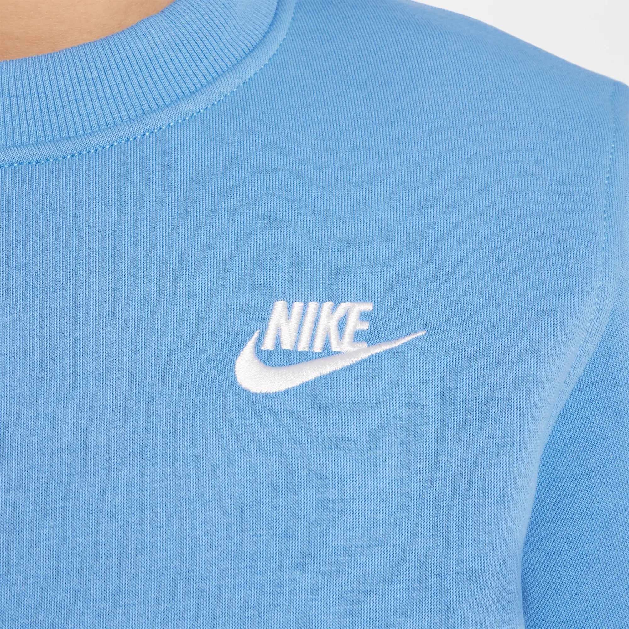 Nike Older Kids Club Fleece Crew Neck Sweatshirt in Blue/White