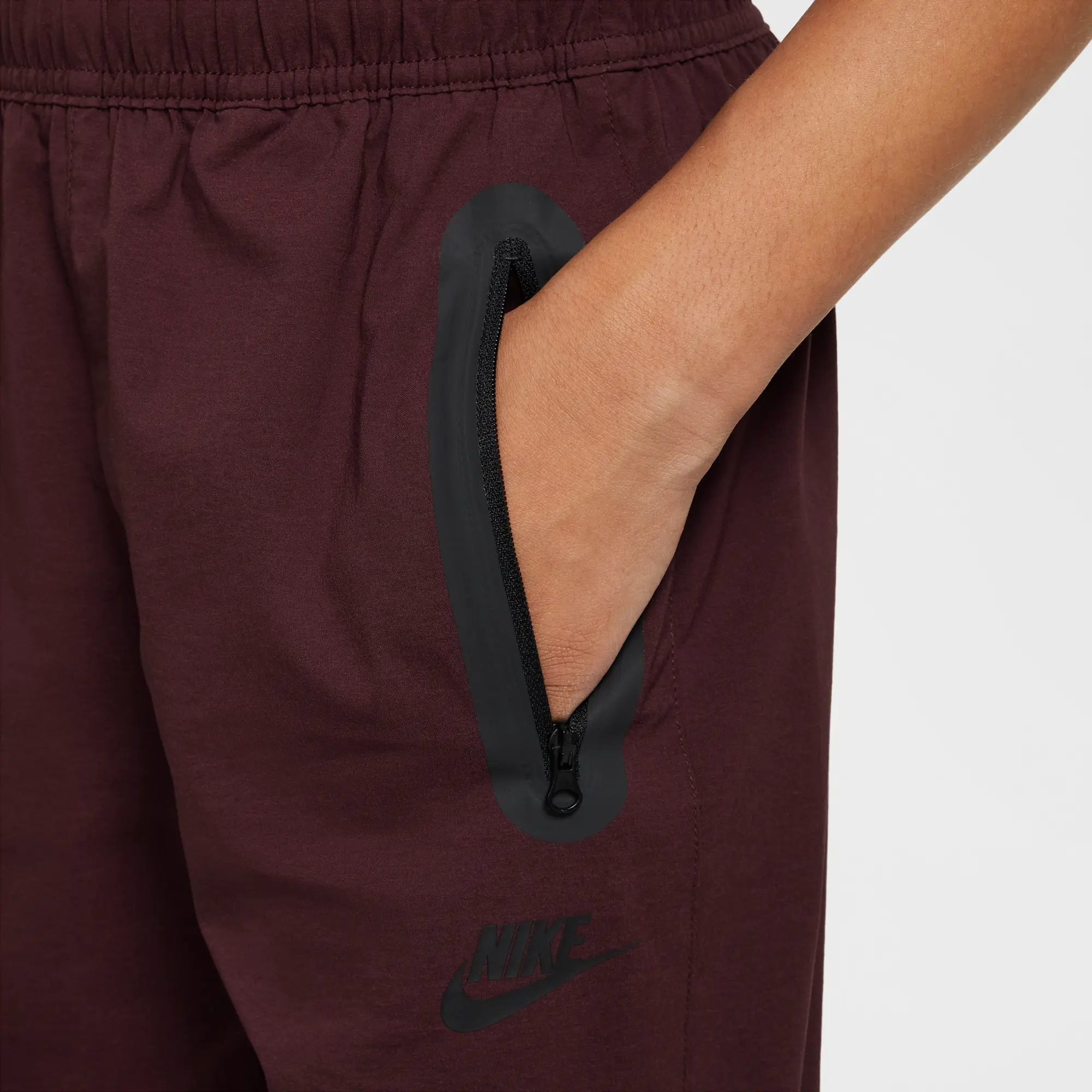 Nike Tech Older Kids' (Boys') Woven Trousers - Red - Nylon/Elastane