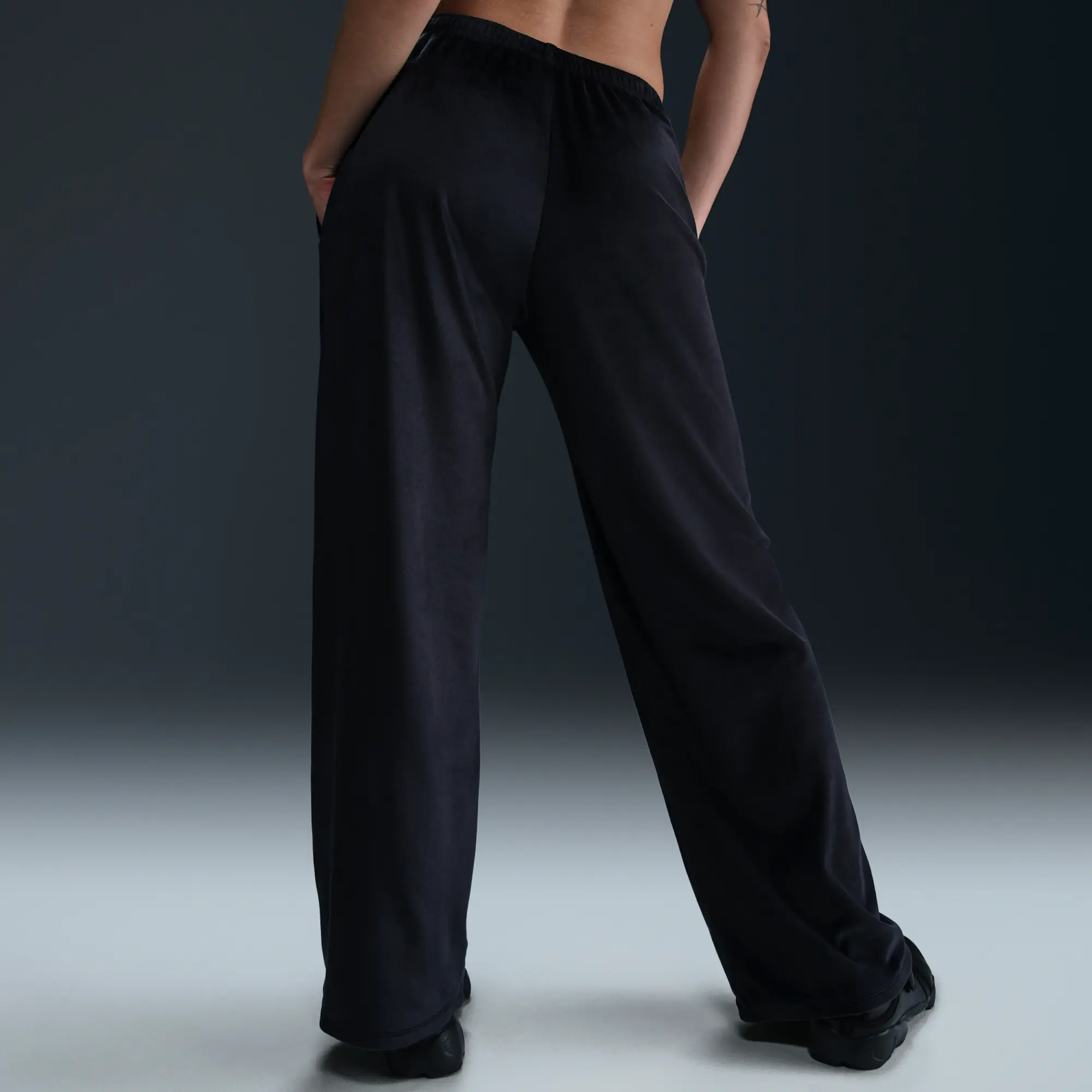 Nike Sportswear Chill Knit Women's Mid-Rise Velour Trousers - Black - Polyester/Elastane