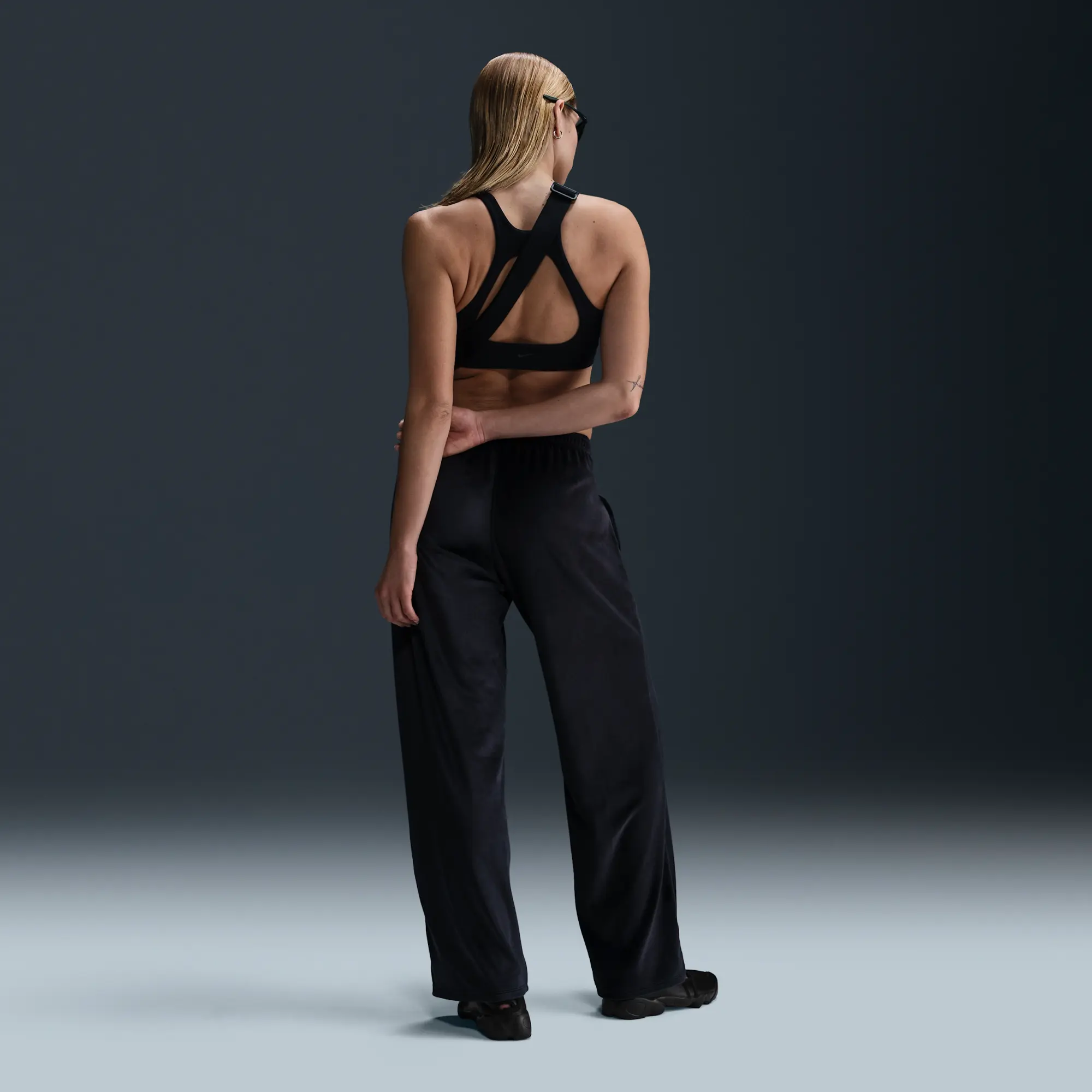 Nike Sportswear Chill Knit Women's Mid-Rise Velour Trousers - Black - Polyester/Elastane