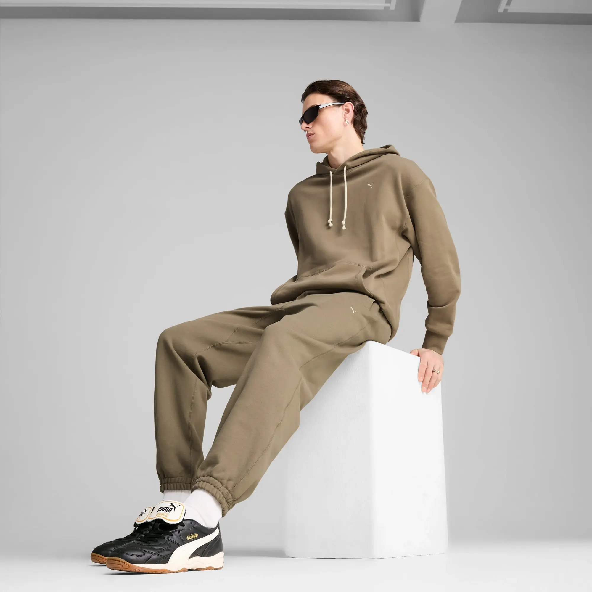 PUMA MMQ Sweatpants, Velvet Moss