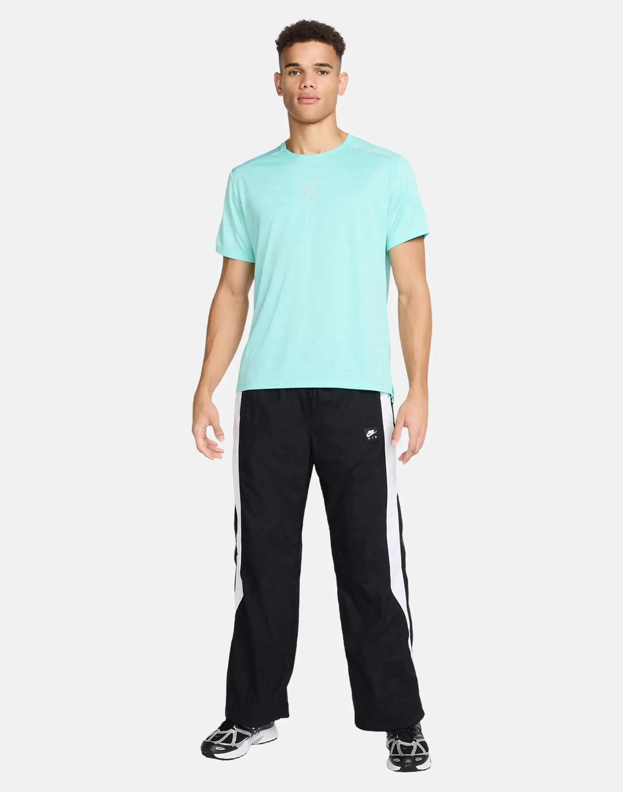 Men's Nike Swoosh Air Run T-Shirt in Green