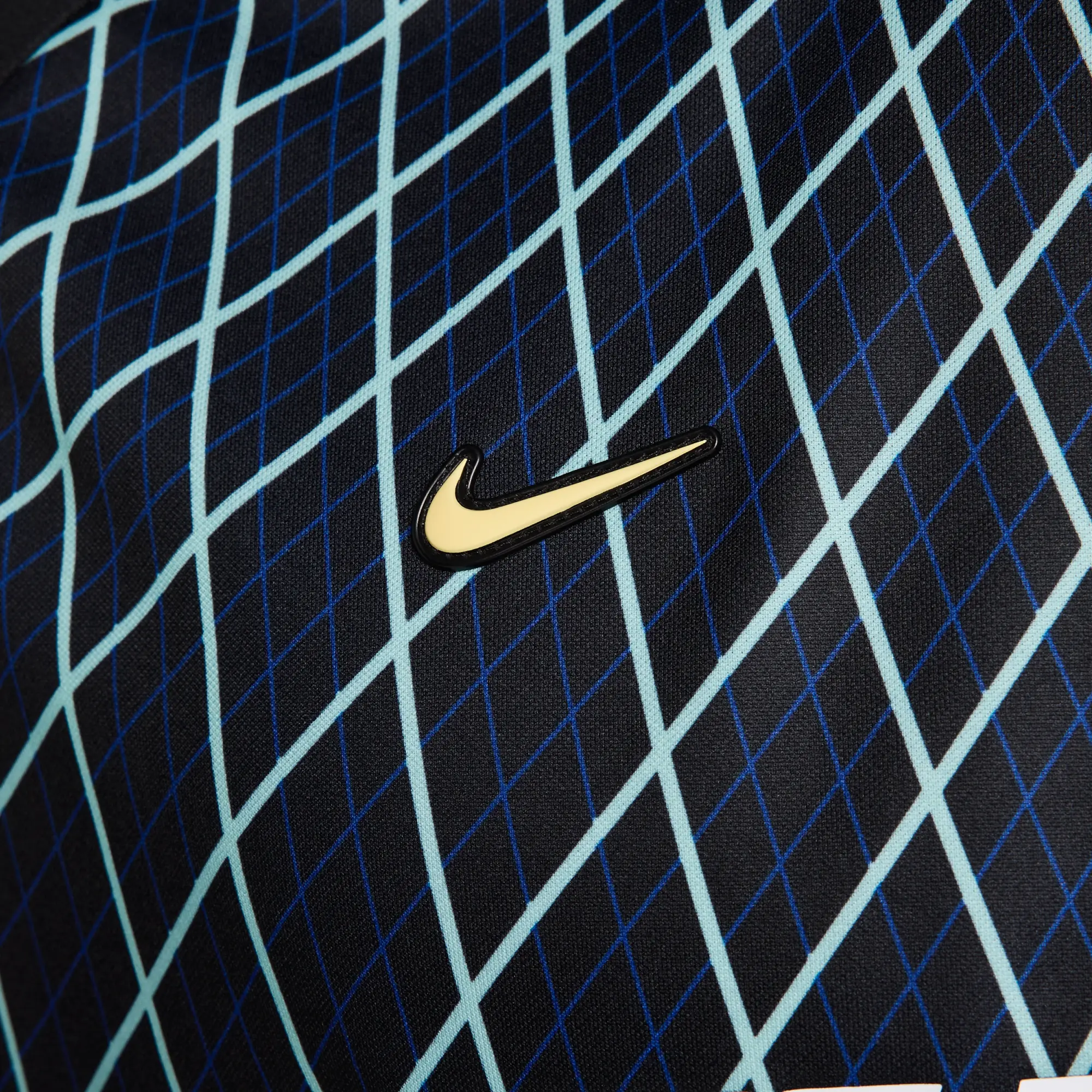 Nike Tuned Men T-Shirts - Black